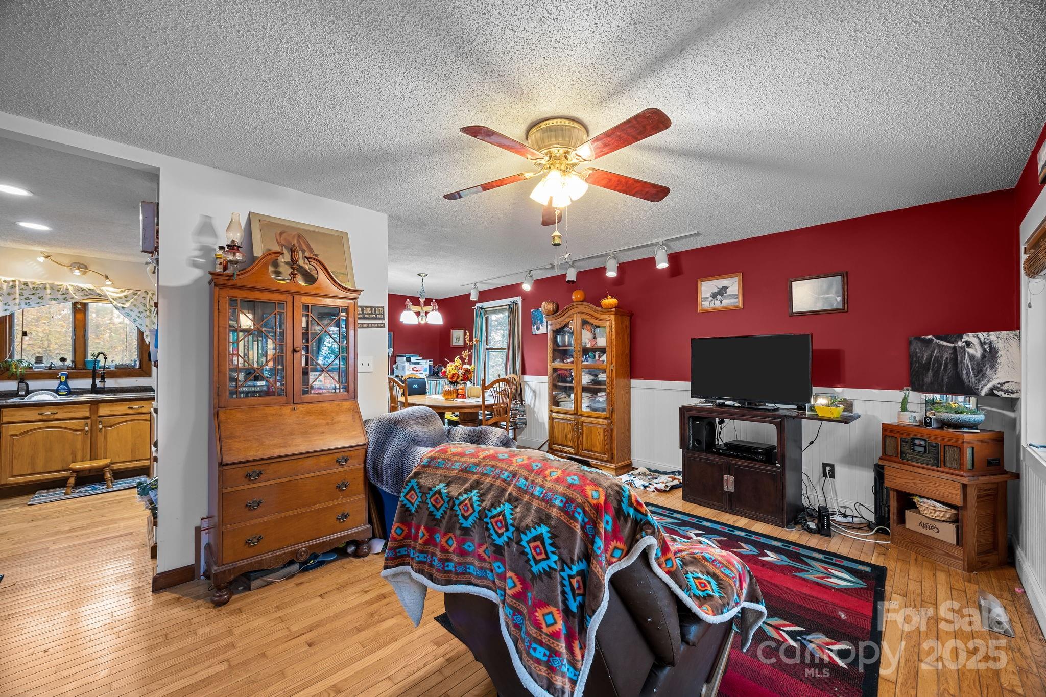 Leicester, North Carolina, 28748, United States, 3 Bedrooms Bedrooms, ,2 BathroomsBathrooms,Residential,For Sale,1991233