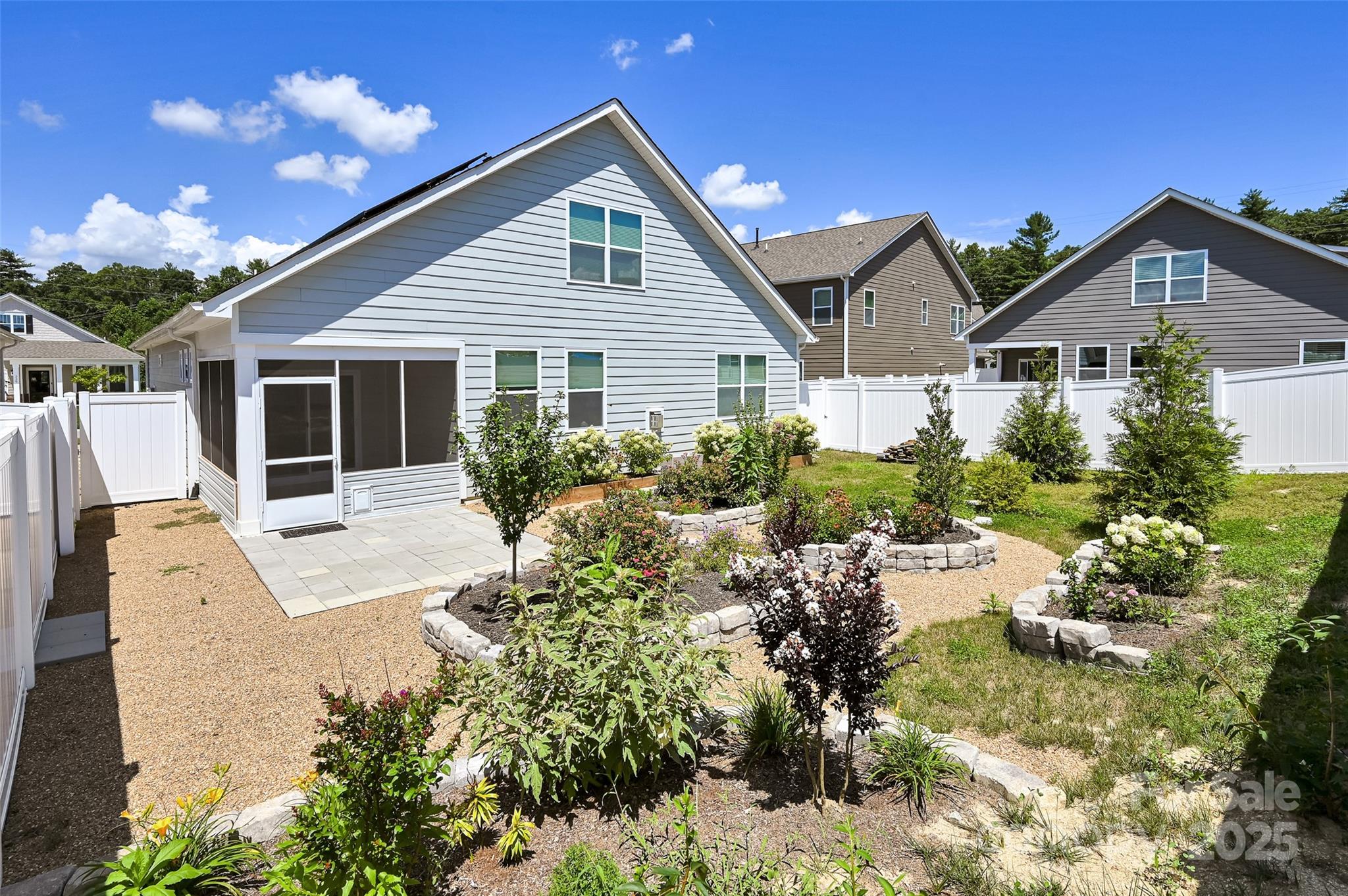 Hendersonville, North Carolina, 28792, United States, 3 Bedrooms Bedrooms, ,3 BathroomsBathrooms,Residential,For Sale,1927373