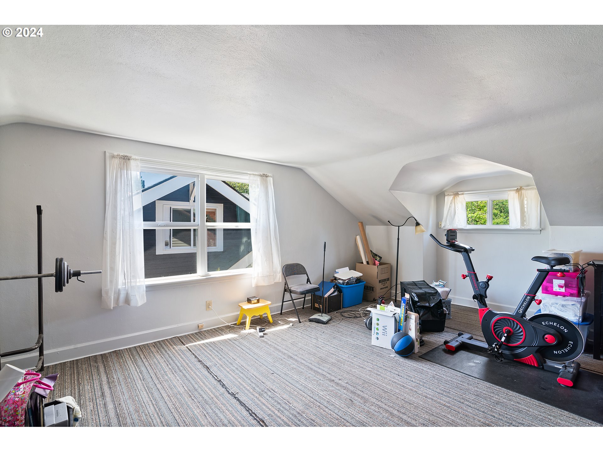 Portland, Oregon, 97211, United States, 5 Bedrooms Bedrooms, ,2 BathroomsBathrooms,Residential,For Sale,1976377