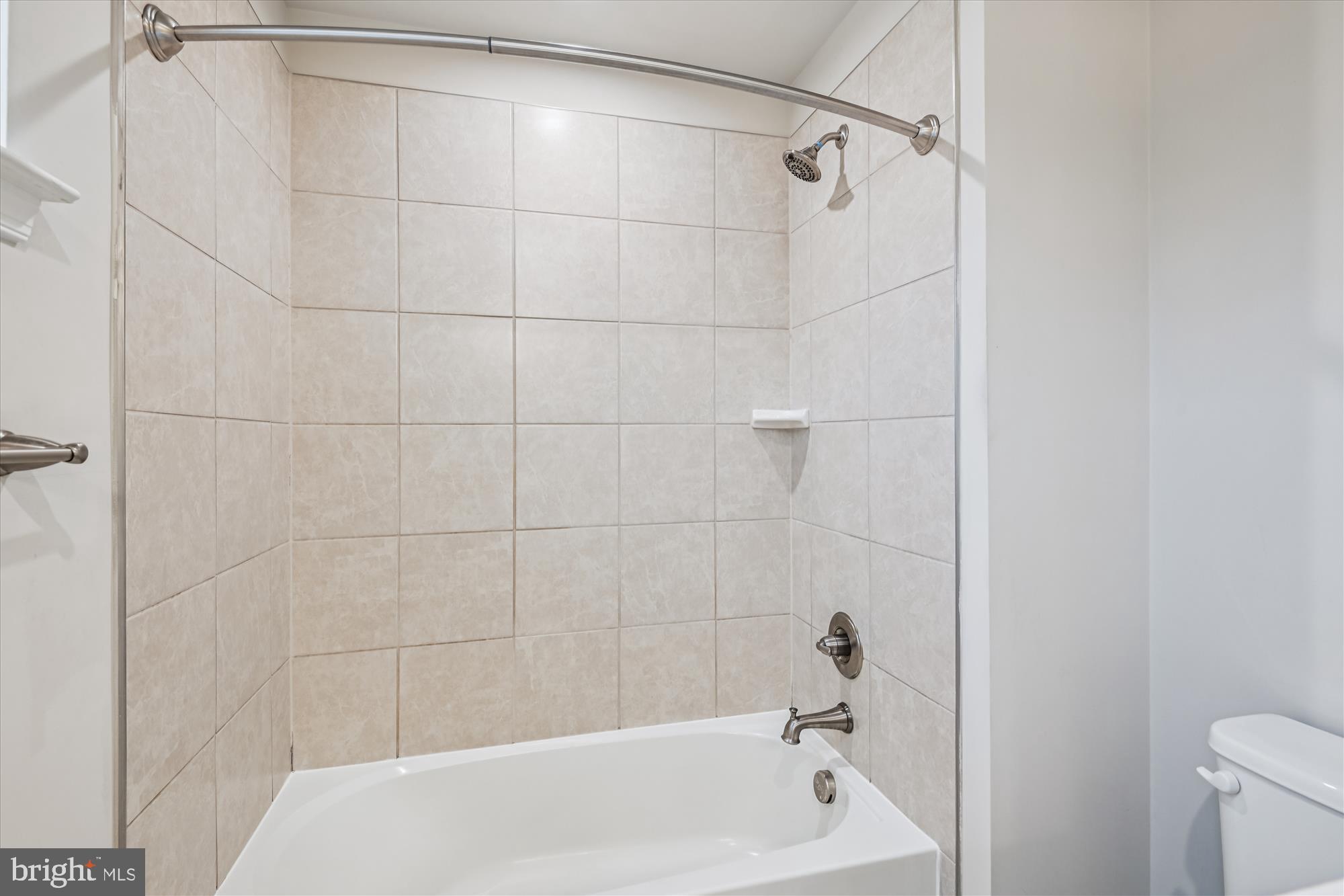 Glen Burnie, Maryland, 21060, United States, 4 Bedrooms Bedrooms, ,4 BathroomsBathrooms,Residential,For Sale,2010284