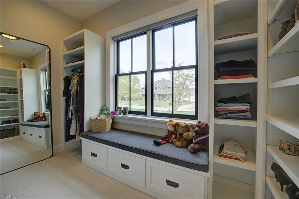 Williamstown, West Virginia, 26187, United States, 5 Bedrooms Bedrooms, ,8 BathroomsBathrooms,Residential,For Sale,1980118