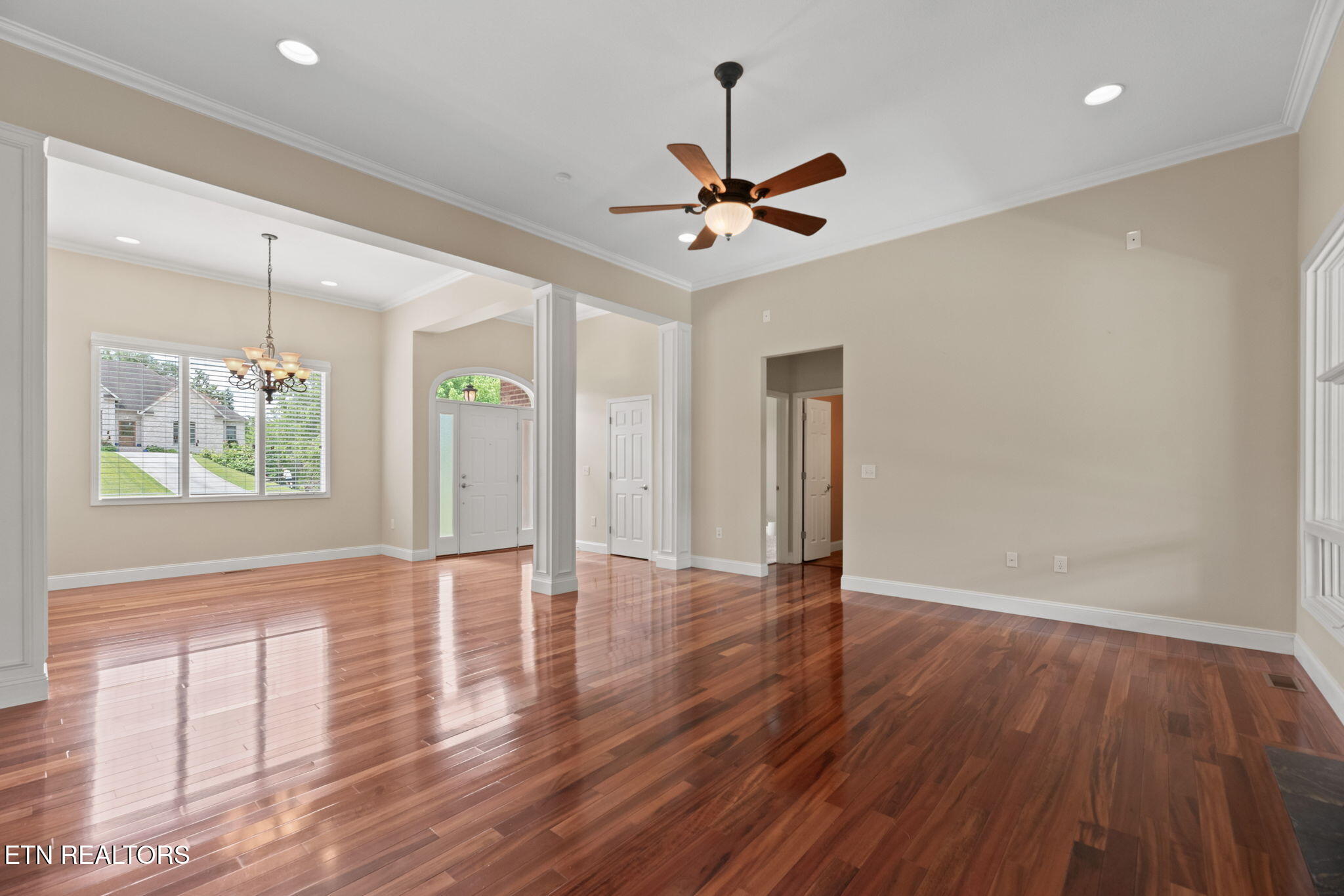 Kingston, Tennessee, 37763, United States, 3 Bedrooms Bedrooms, ,4 BathroomsBathrooms,Residential,For Sale,1885979