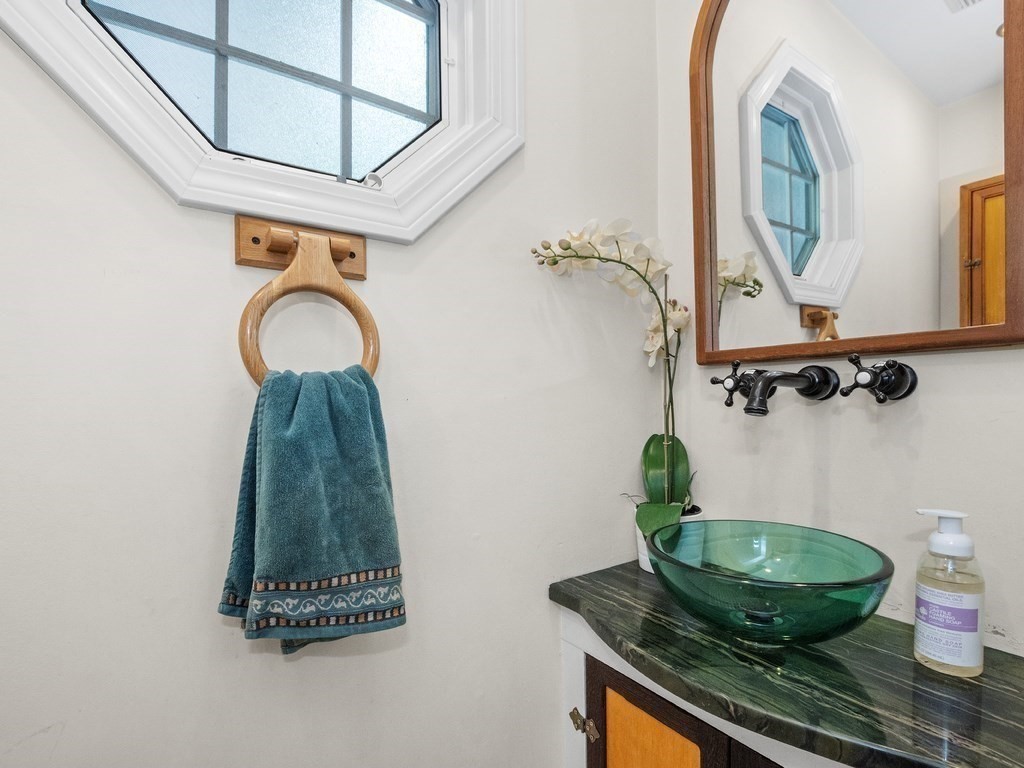 Waltham, Massachusetts, 02453, United States, 6 Bedrooms Bedrooms, ,3 BathroomsBathrooms,Residential,For Sale,1892222