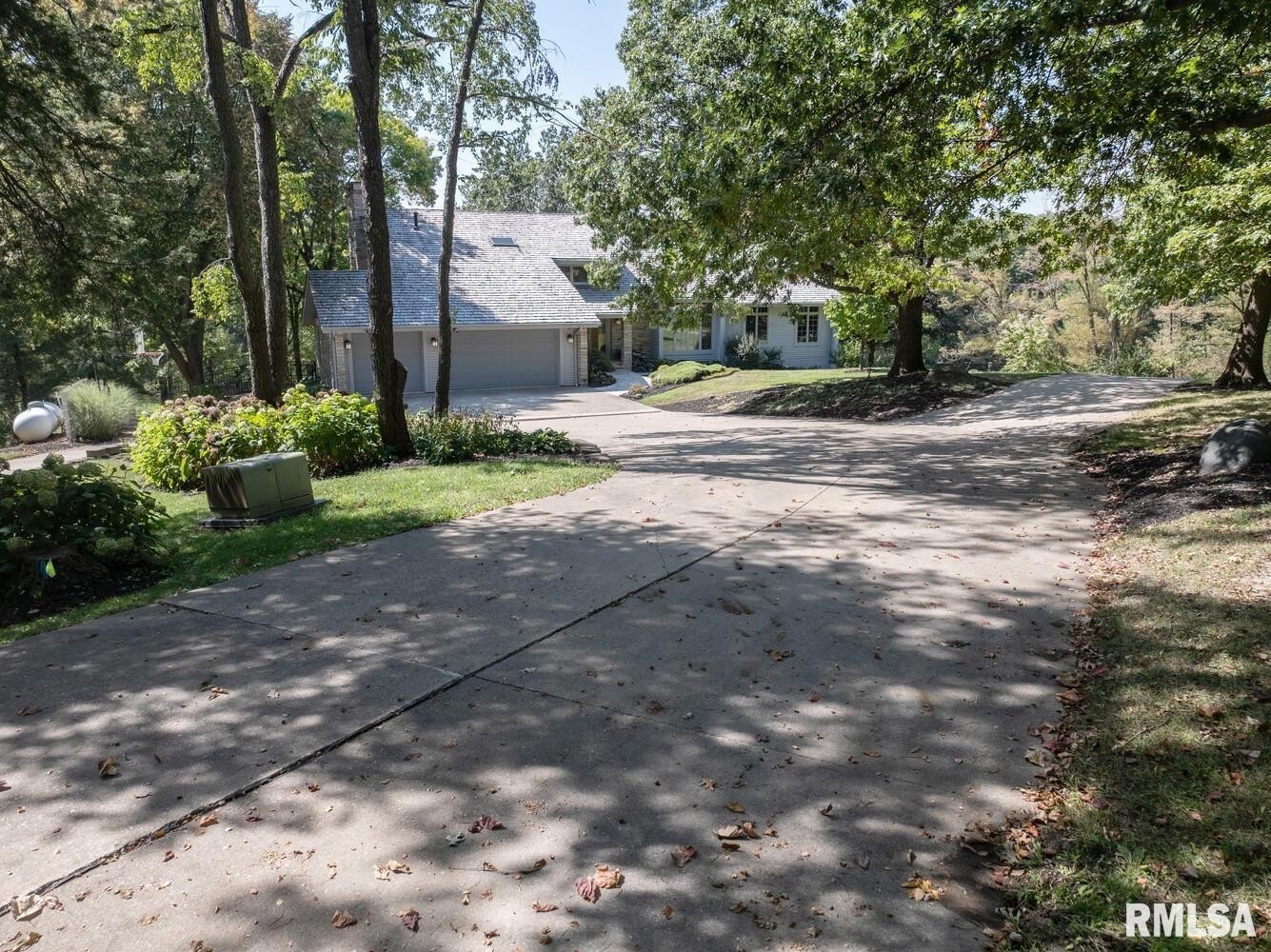 Macomb, Illinois, 61455, United States, 6 Bedrooms Bedrooms, ,5 BathroomsBathrooms,Residential,For Sale,1982236