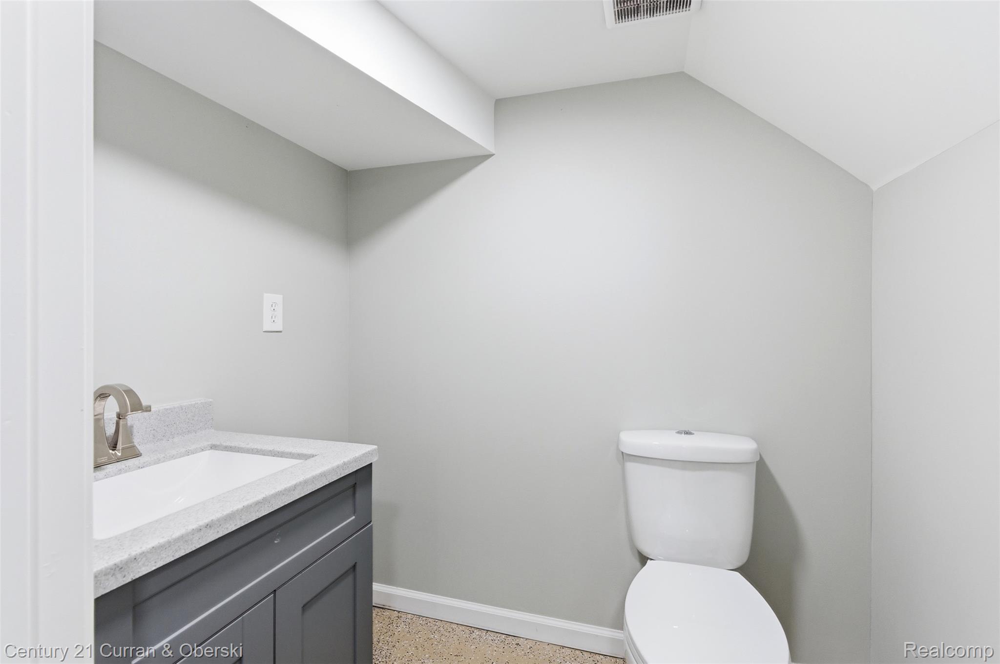 Brownstown Charter Township, Michigan, 48174, United States, 3 Bedrooms Bedrooms, ,2 BathroomsBathrooms,Residential,For Sale,1996649