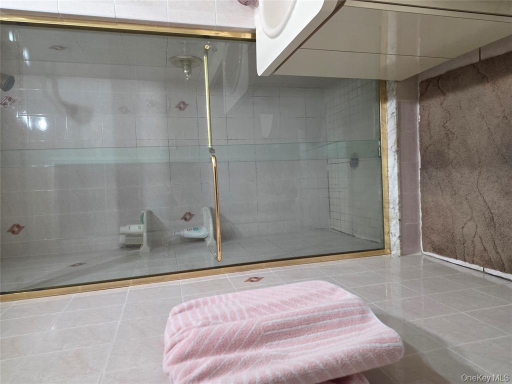 Bayside, New York, 11360, United States, 3 Bedrooms Bedrooms, ,3 BathroomsBathrooms,Residential,For Sale,1937207
