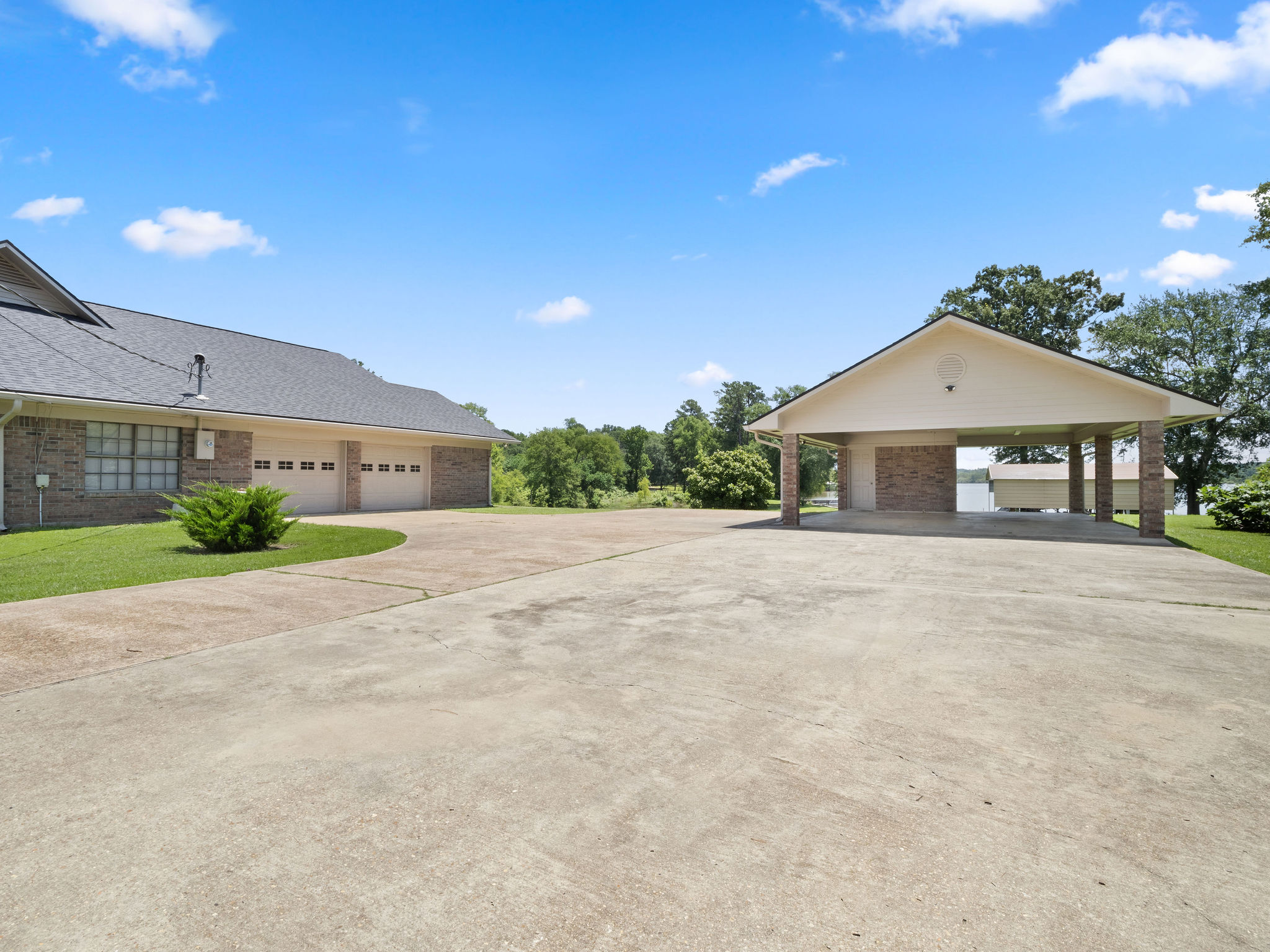 Zwolle, Louisiana, 71486, United States, 5 Bedrooms Bedrooms, ,3 BathroomsBathrooms,Residential,For Sale,1981648