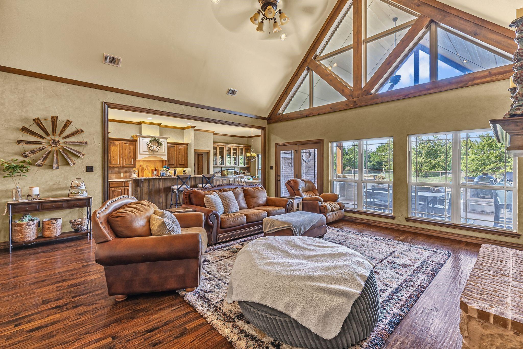 Caddo Mills, Texas, 75135, United States, 4 Bedrooms Bedrooms, ,5 BathroomsBathrooms,Residential,For Sale,1984290