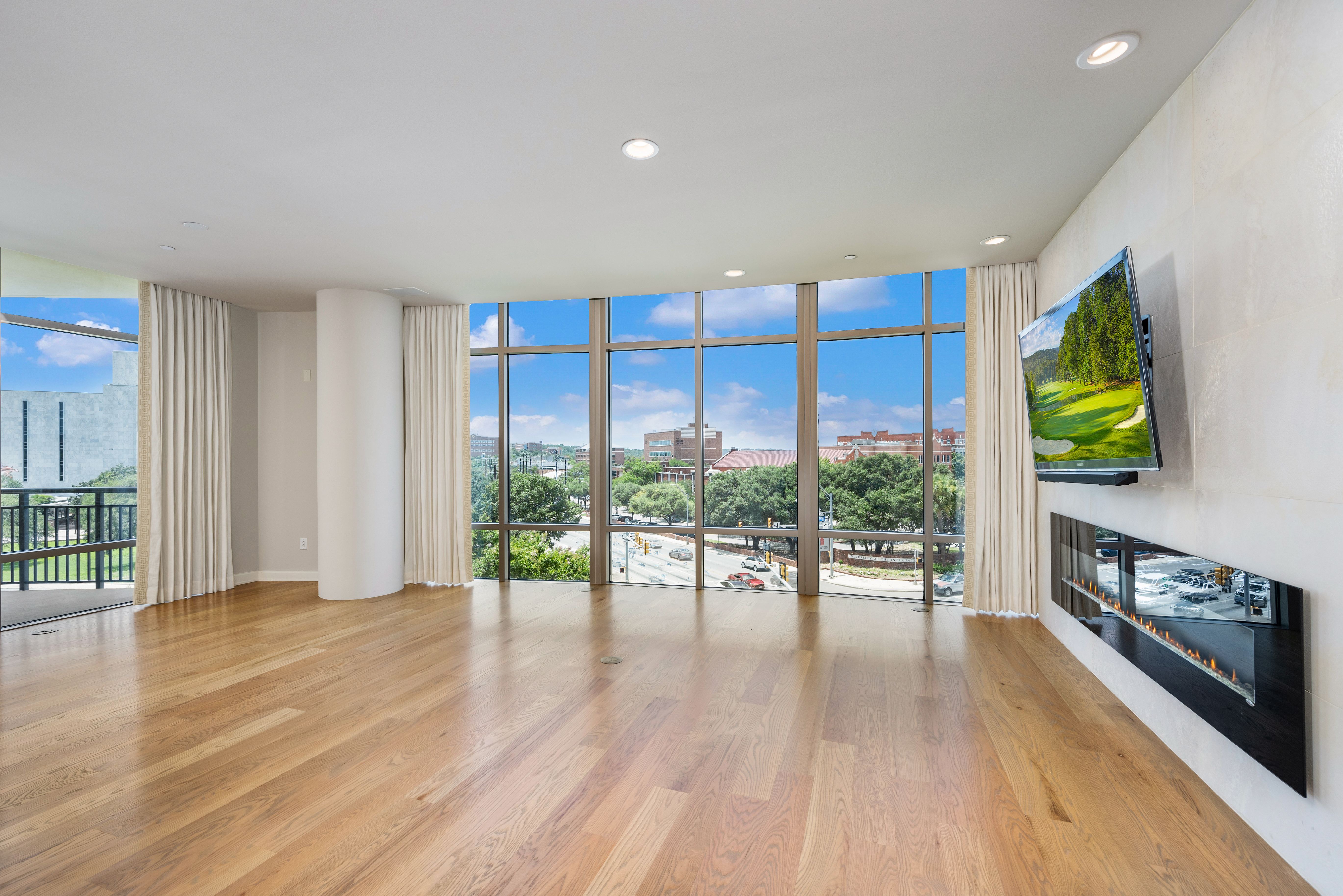  Skyline Views at The Broadway - 物件實景