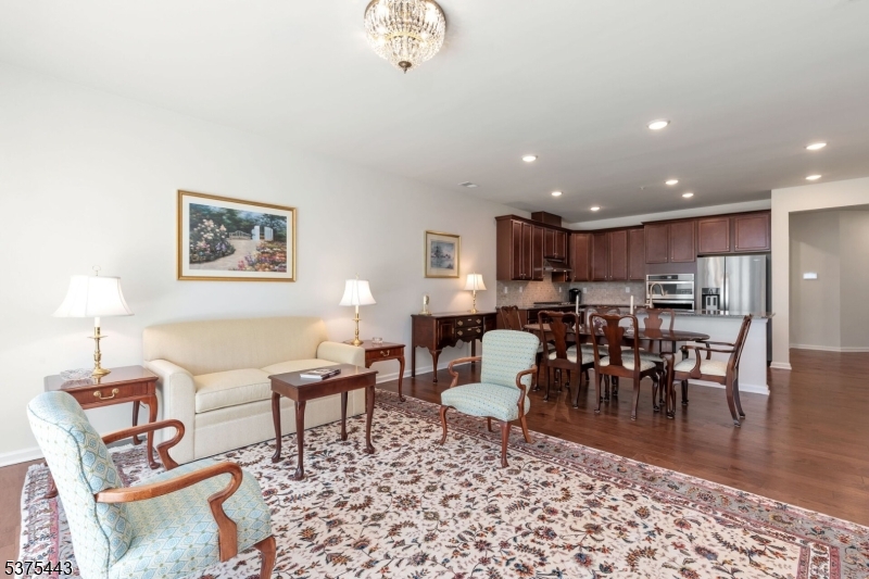 Florham Park Boro, New Jersey, 07932, United States, 2 Bedrooms Bedrooms, ,3 BathroomsBathrooms,Residential,For Sale,1917445