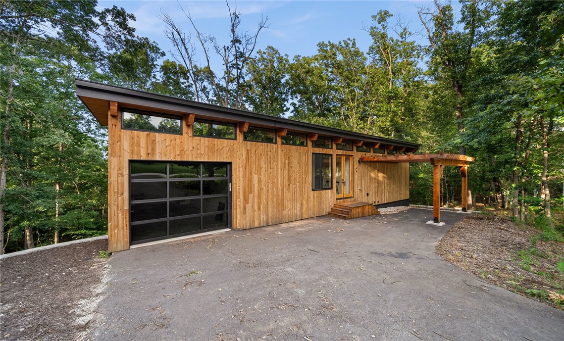 Bella Vista, Arkansas, 72715, United States, 3 Bedrooms Bedrooms, ,4 BathroomsBathrooms,Residential,For Sale,1892067