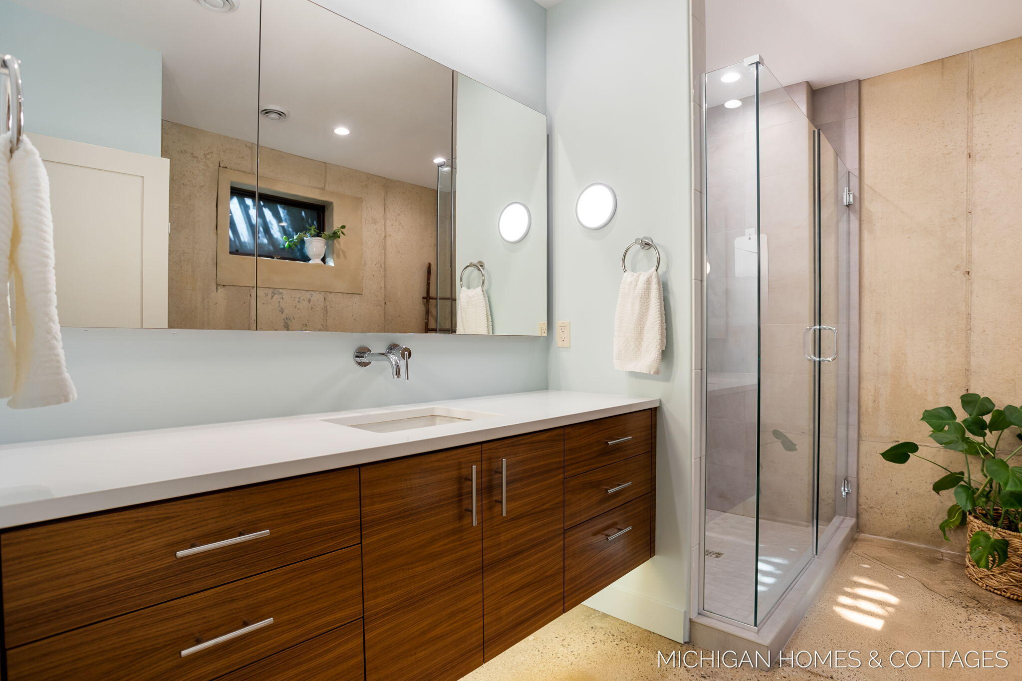 Saugatuck, Michigan, 49453, United States, 5 Bedrooms Bedrooms, ,4 BathroomsBathrooms,Residential,For Sale,1940964