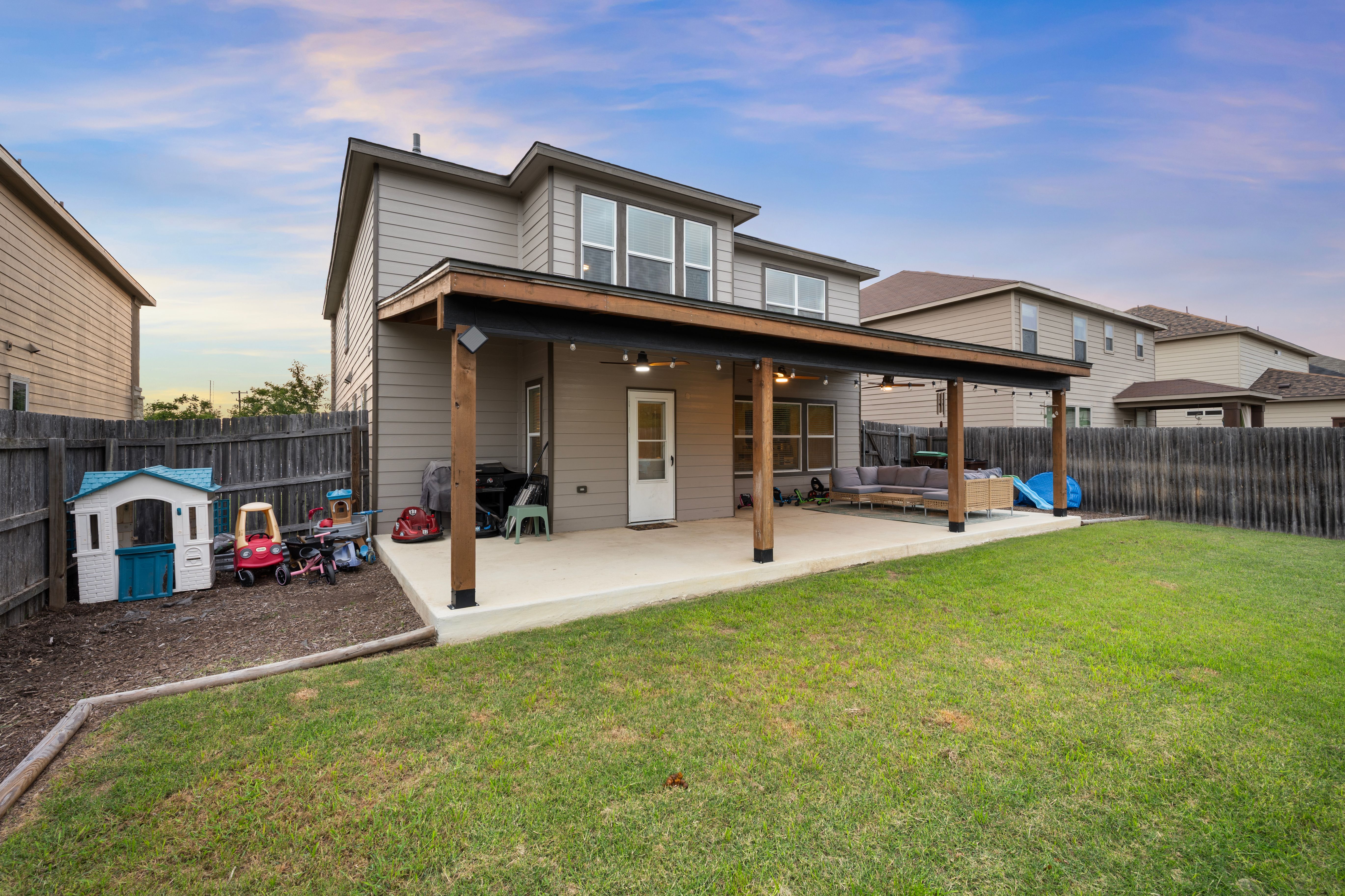  Stylish Upgrades and Covered Patio Retreat - 物件實景