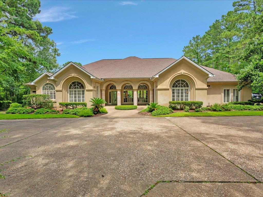 Lufkin, Texas, 75901, United States, 4 Bedrooms Bedrooms, ,5 BathroomsBathrooms,Residential,For Sale,1979665