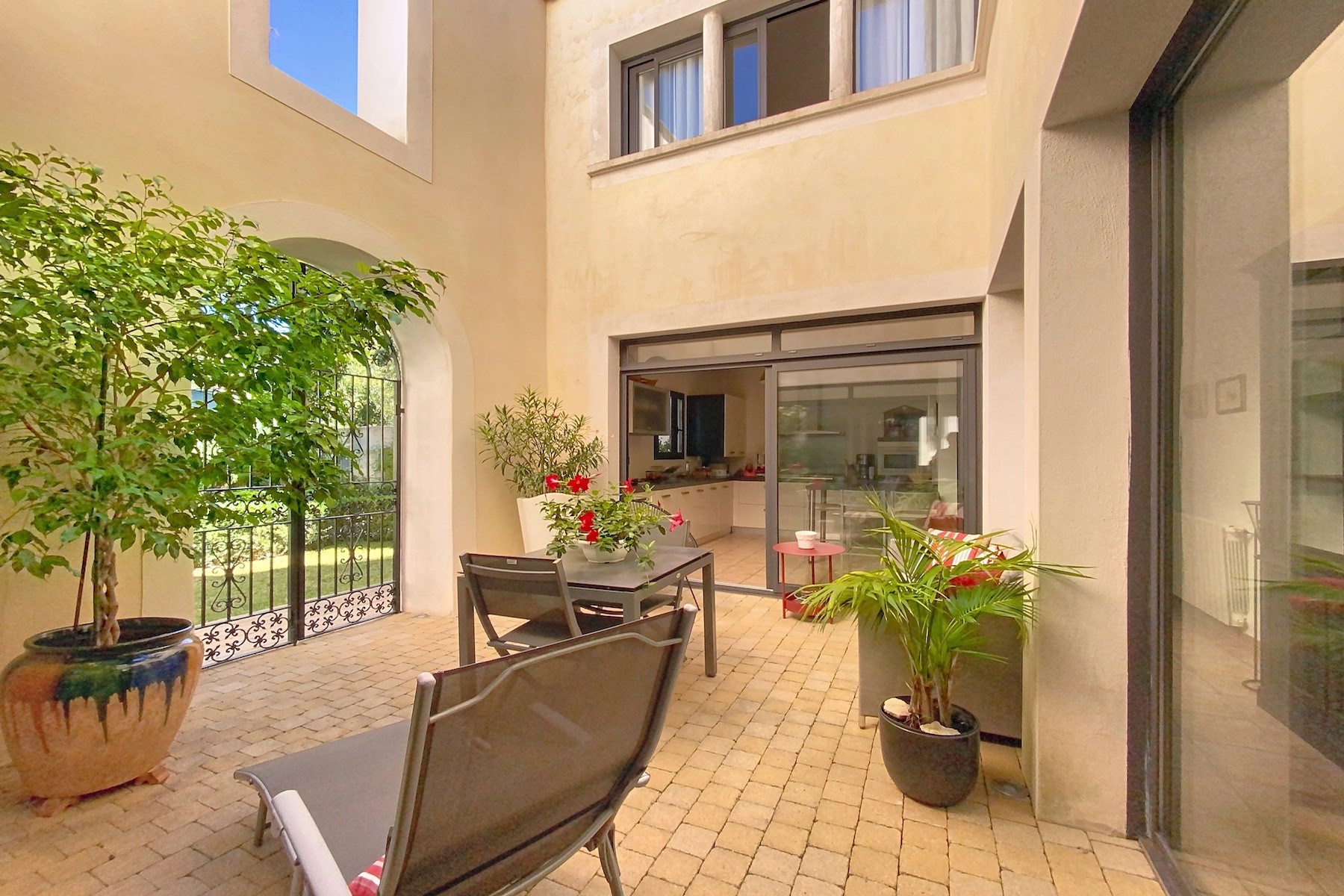  Nimes - Andalusian-Style Mas with Patio and Garden in a Private Park - 物件實景