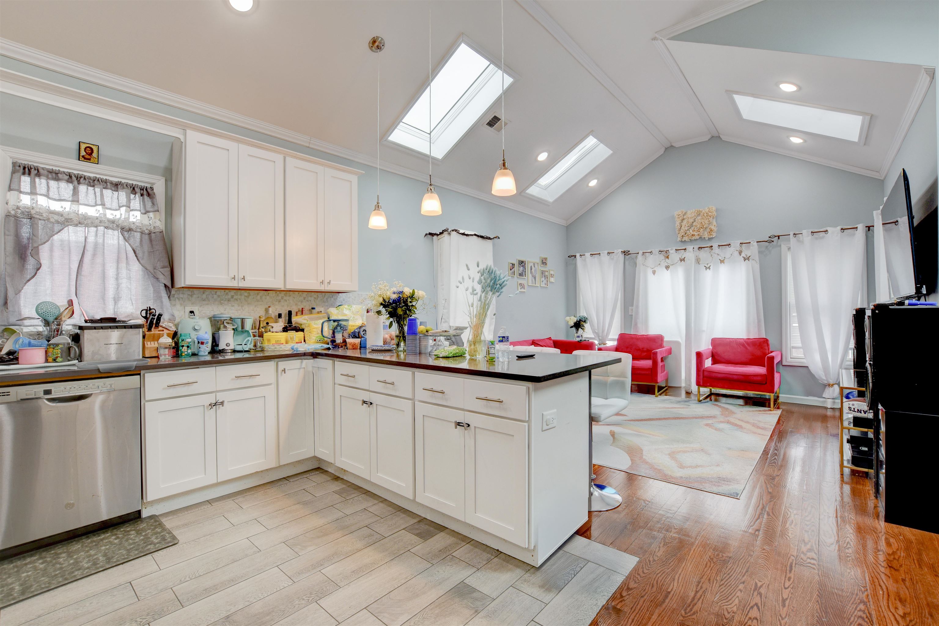 Bayonne, New Jersey, 07002, United States, 7 Bedrooms Bedrooms, ,5 BathroomsBathrooms,Residential,For Sale,1907517
