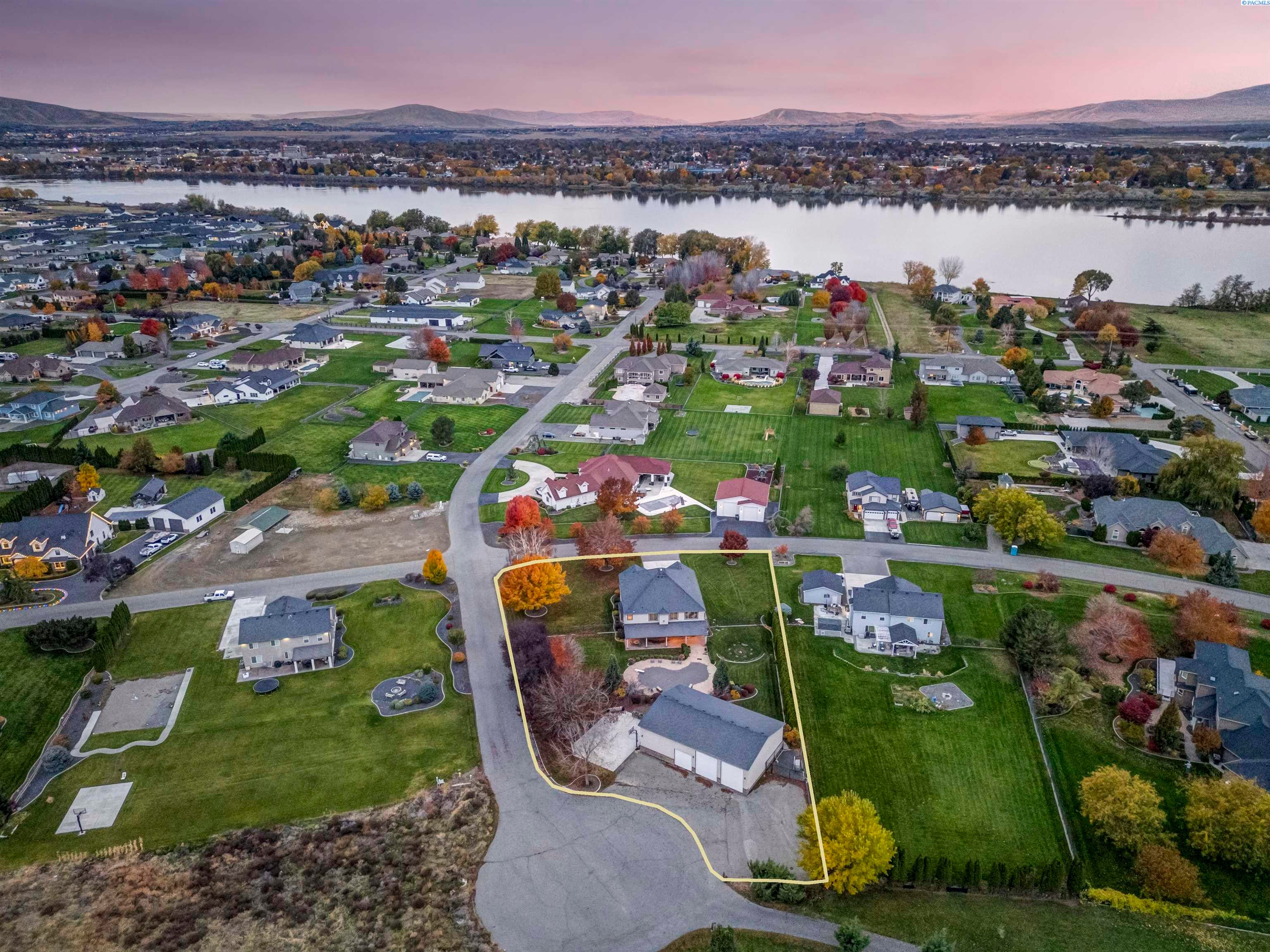 Pasco, Washington, 99301, United States, 5 Bedrooms Bedrooms, ,4 BathroomsBathrooms,Residential,For Sale,1988519