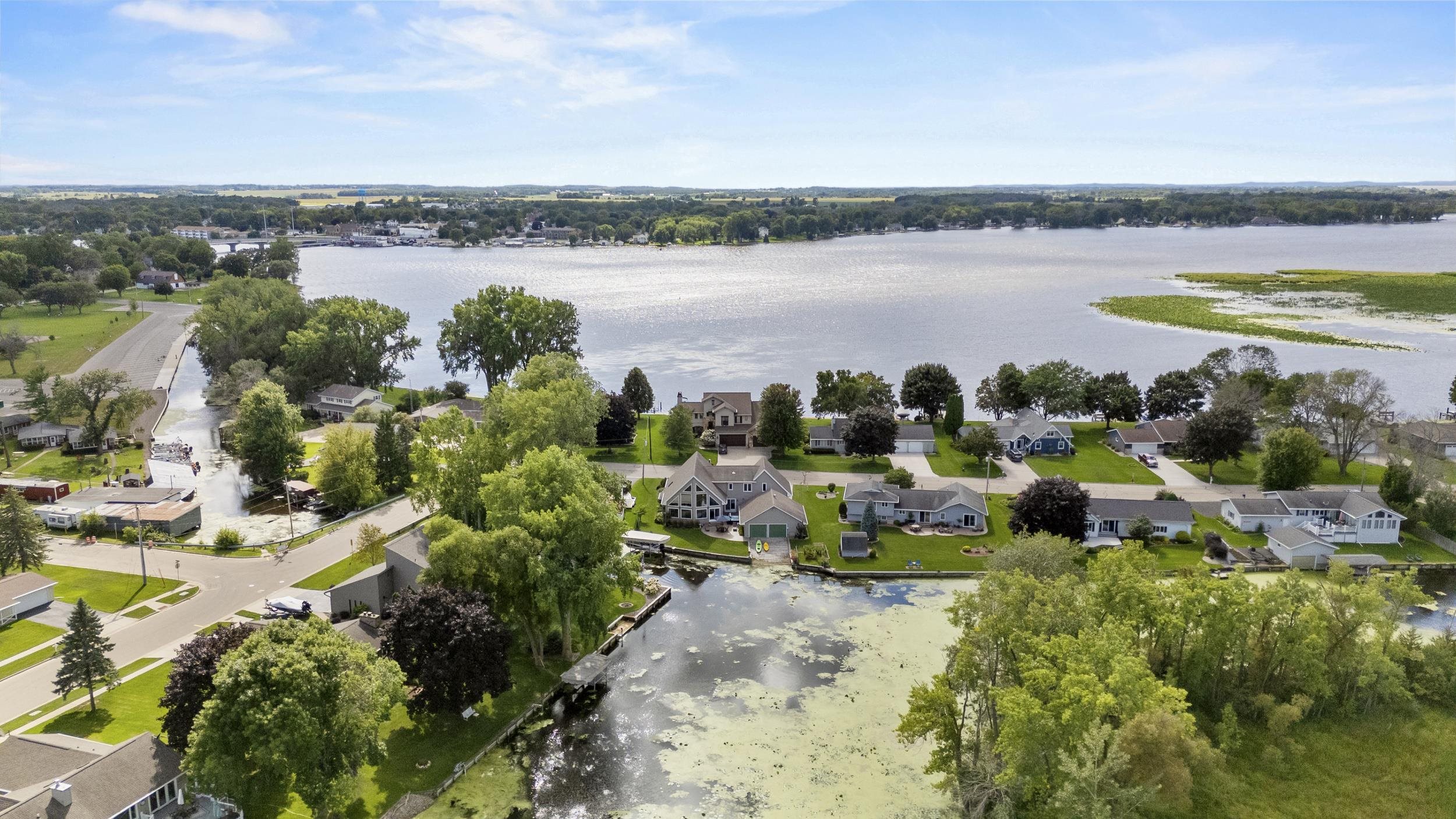Winneconne, Wisconsin, 54986, United States, 3 Bedrooms Bedrooms, ,4 BathroomsBathrooms,Residential,For Sale,1944874