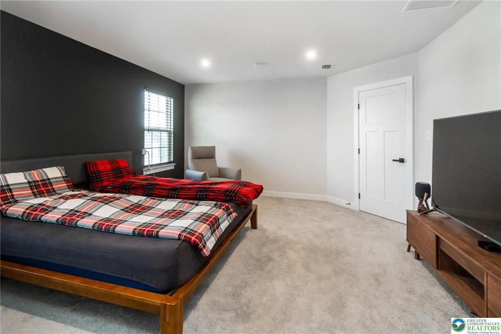 Catasauqua, Pennsylvania, 18032, United States, 5 Bedrooms Bedrooms, ,5 BathroomsBathrooms,Residential,For Sale,2008861