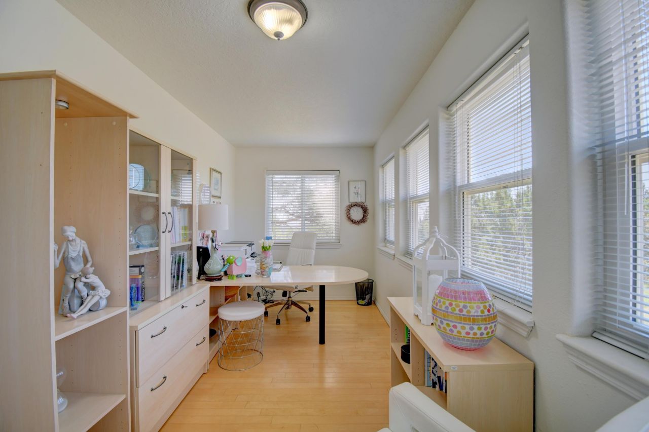 Edgewood, New Mexico, 87015, United States, 3 Bedrooms Bedrooms, ,2 BathroomsBathrooms,Residential,For Sale,1890562