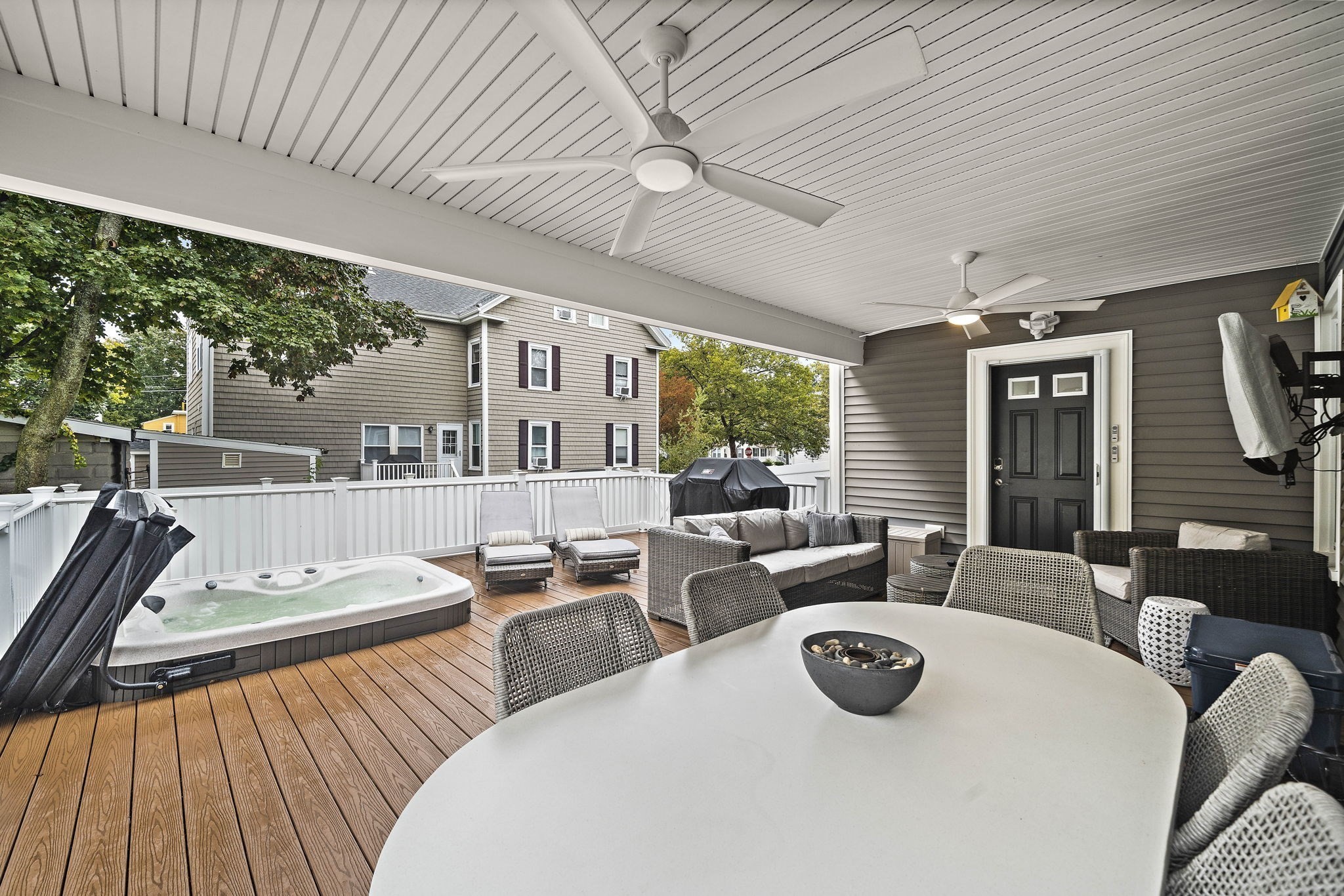 Wakefield, Massachusetts, 01880, United States, 3 Bedrooms Bedrooms, ,2 BathroomsBathrooms,Residential,For Sale,1982541