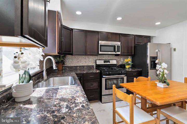Philadelphia, Pennsylvania, 19123, United States, 4 Bedrooms Bedrooms, ,3 BathroomsBathrooms,Residential,For Sale,1944903