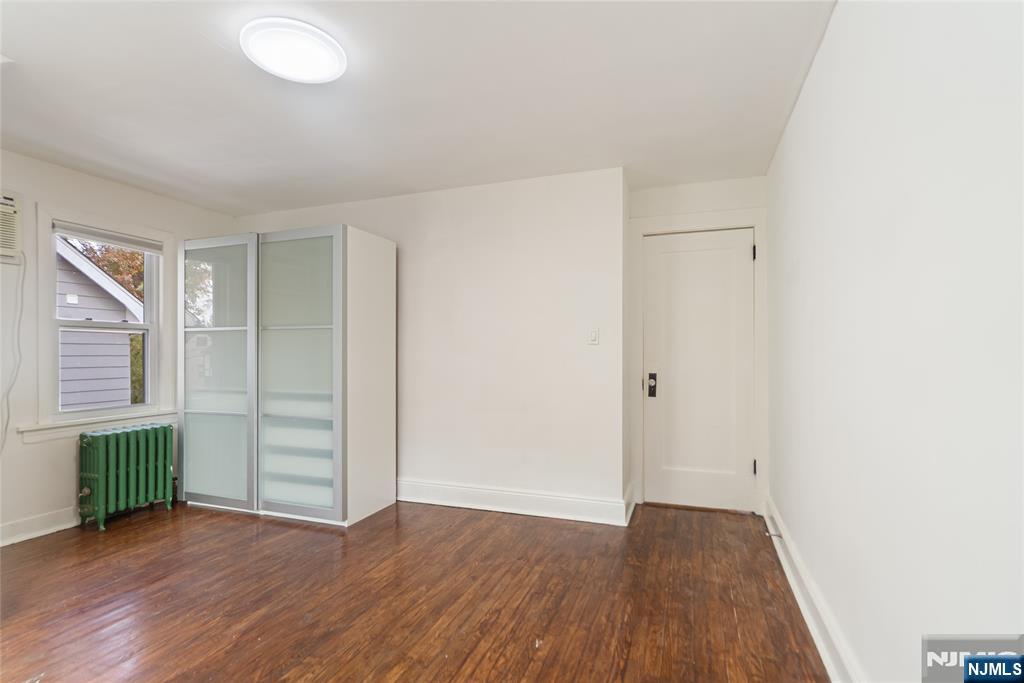 Teaneck, New Jersey, 07666, United States, 3 Bedrooms Bedrooms, ,2 BathroomsBathrooms,Residential,For Sale,1987513