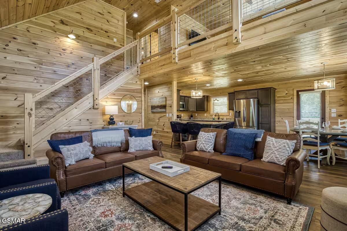 Sevierville, Tennessee, 37862, United States, 3 Bedrooms Bedrooms, ,4 BathroomsBathrooms,Residential,For Sale,1976735