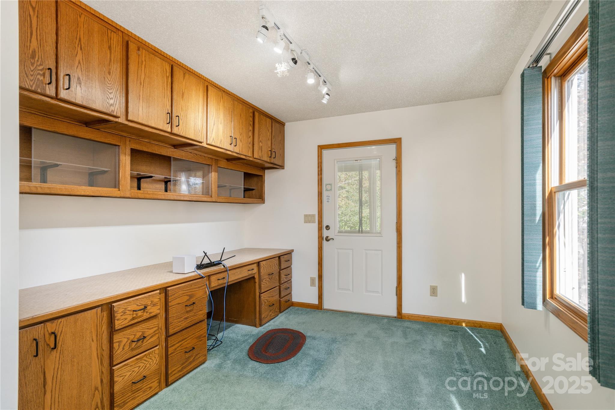 Hendersonville, North Carolina, 28792, United States, 3 Bedrooms Bedrooms, ,3 BathroomsBathrooms,Residential,For Sale,1975298