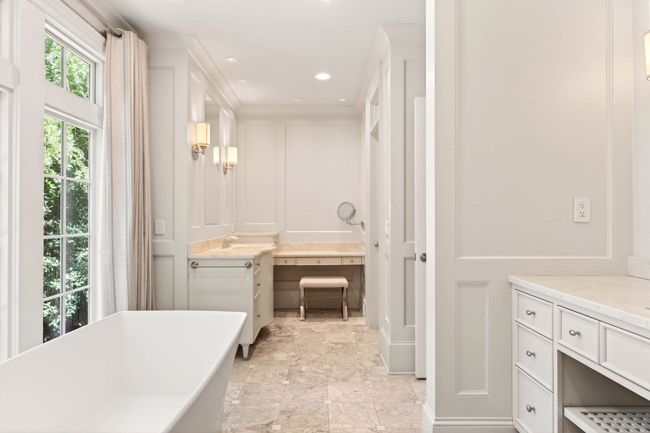  Stunning Estate with Pool Set on 1.3+/- Private Acres - 物件實景