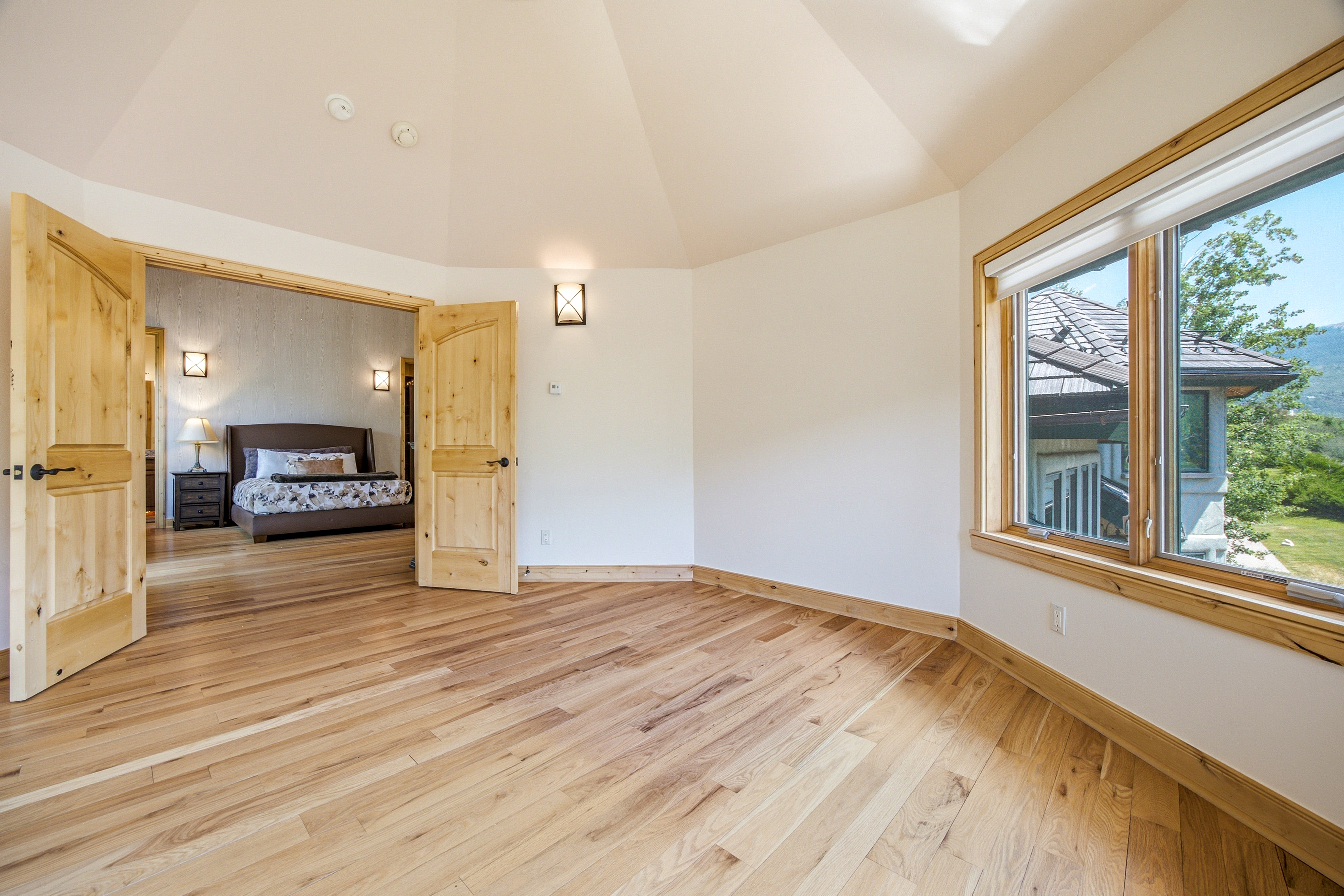  Custom-built, Single-family Home in the Exclusive Grand Traverse Neighborhood - 物件實景