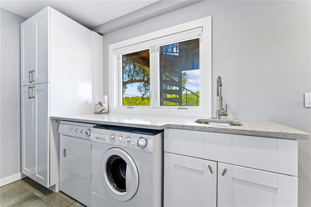 Sarasota, Florida, 34242, United States, 4 Bedrooms Bedrooms, ,5 BathroomsBathrooms,Residential,For Sale,1999117