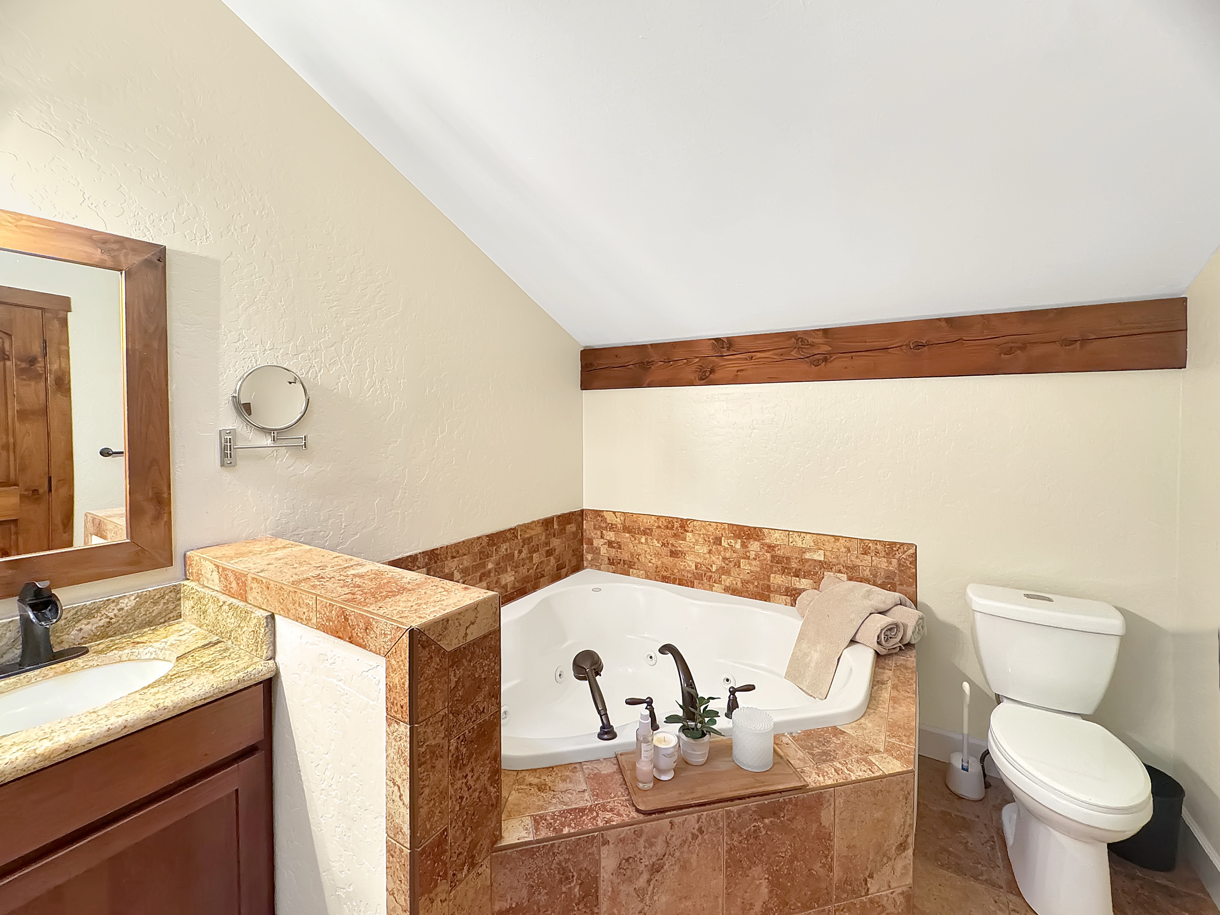 Sagle, Idaho, 83860, United States, 3 Bedrooms Bedrooms, ,3 BathroomsBathrooms,Residential,For Sale,1792364