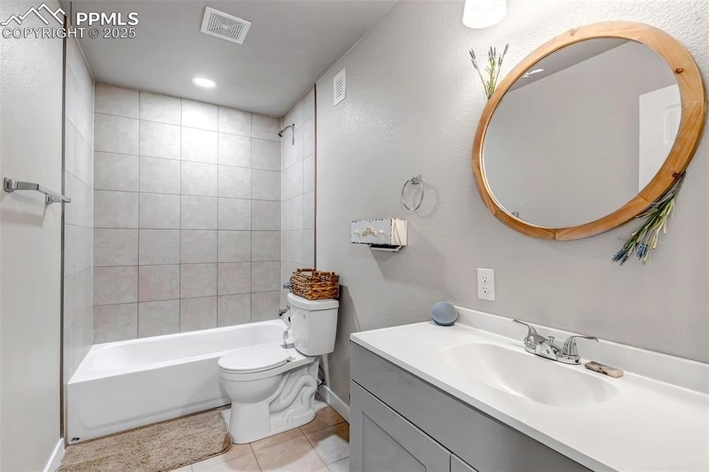 Colorado Springs, Colorado, 80925, United States, 5 Bedrooms Bedrooms, ,4 BathroomsBathrooms,Residential,For Sale,1890411