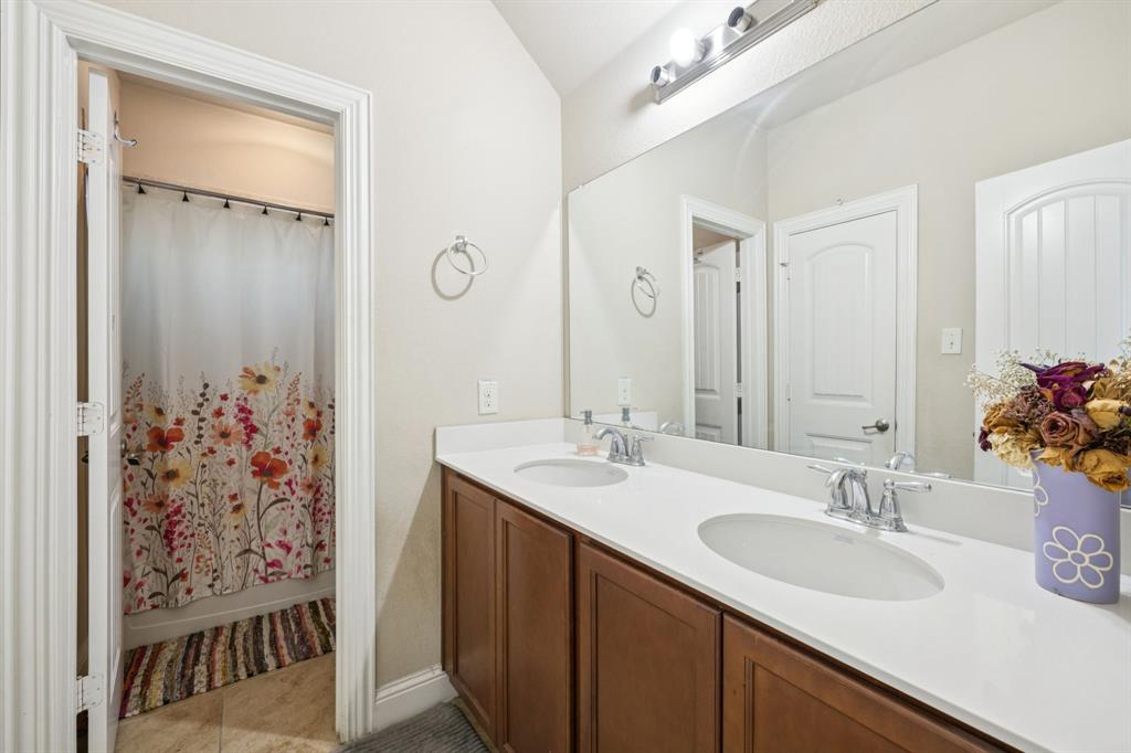 Rowlett, Texas, 75089, United States, 4 Bedrooms Bedrooms, ,4 BathroomsBathrooms,Residential,For Sale,1911433