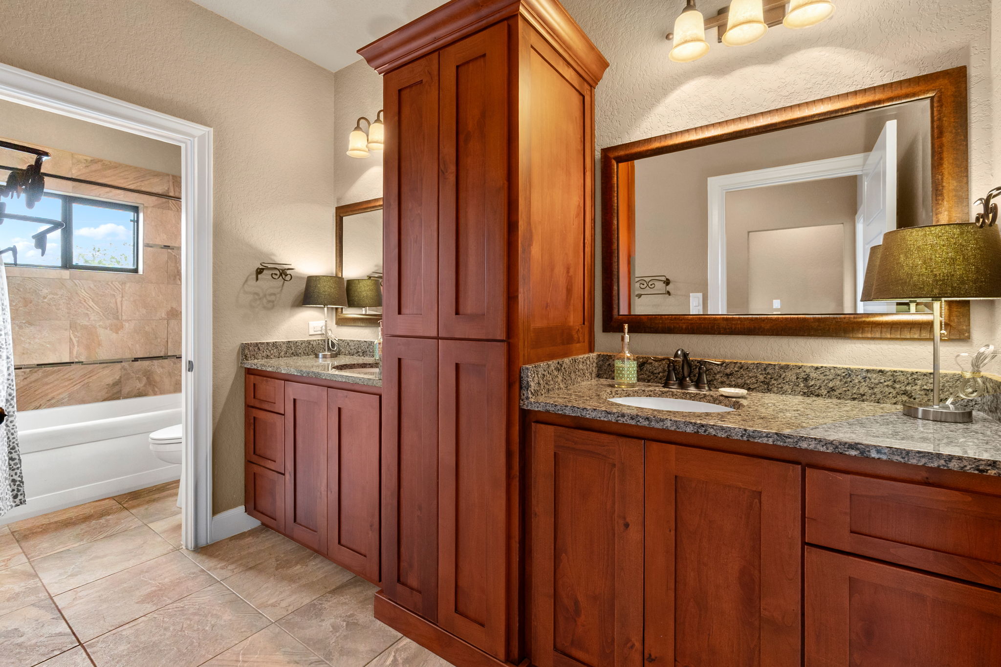  Private Hilltop Estate Overlooking Government Canyon - 物件實景