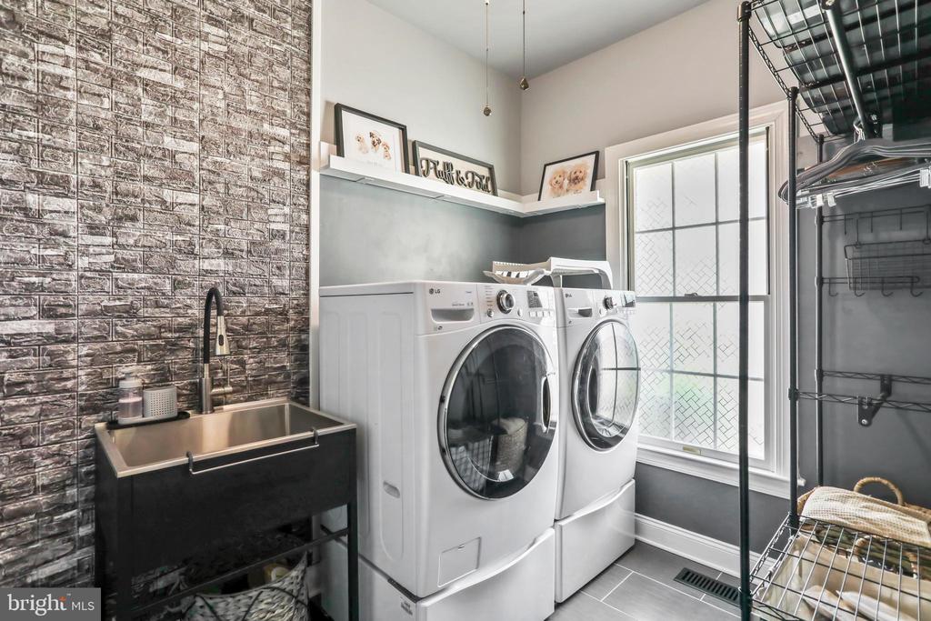 Waterford, Virginia, 20197, United States, 4 Bedrooms Bedrooms, ,5 BathroomsBathrooms,Residential,For Sale,1941290