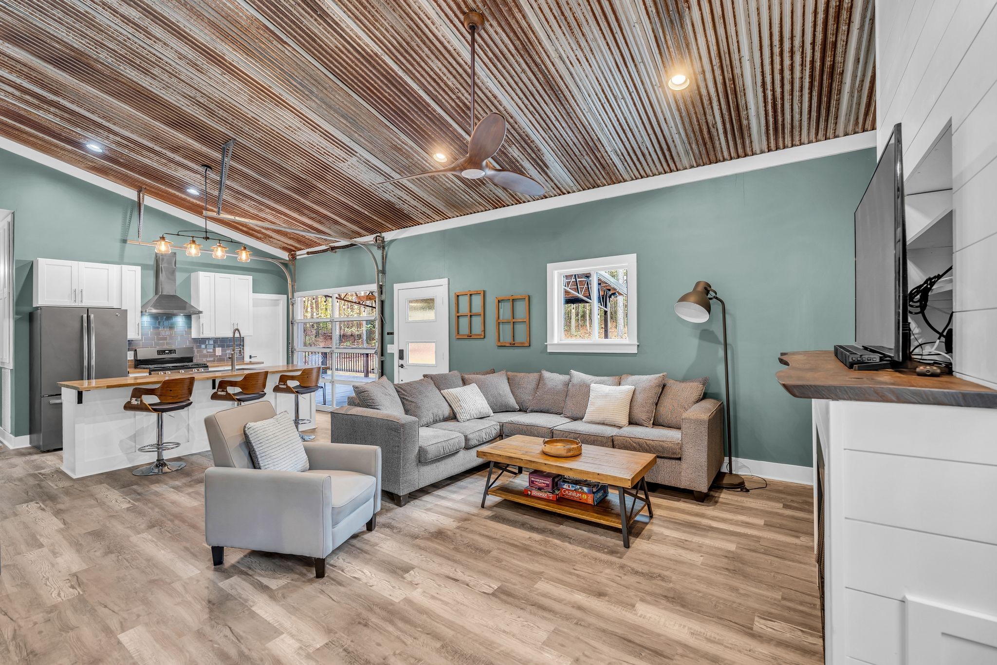 Lawrenceburg, Tennessee, 38464, United States, 3 Bedrooms Bedrooms, ,2 BathroomsBathrooms,Residential,For Sale,1988377