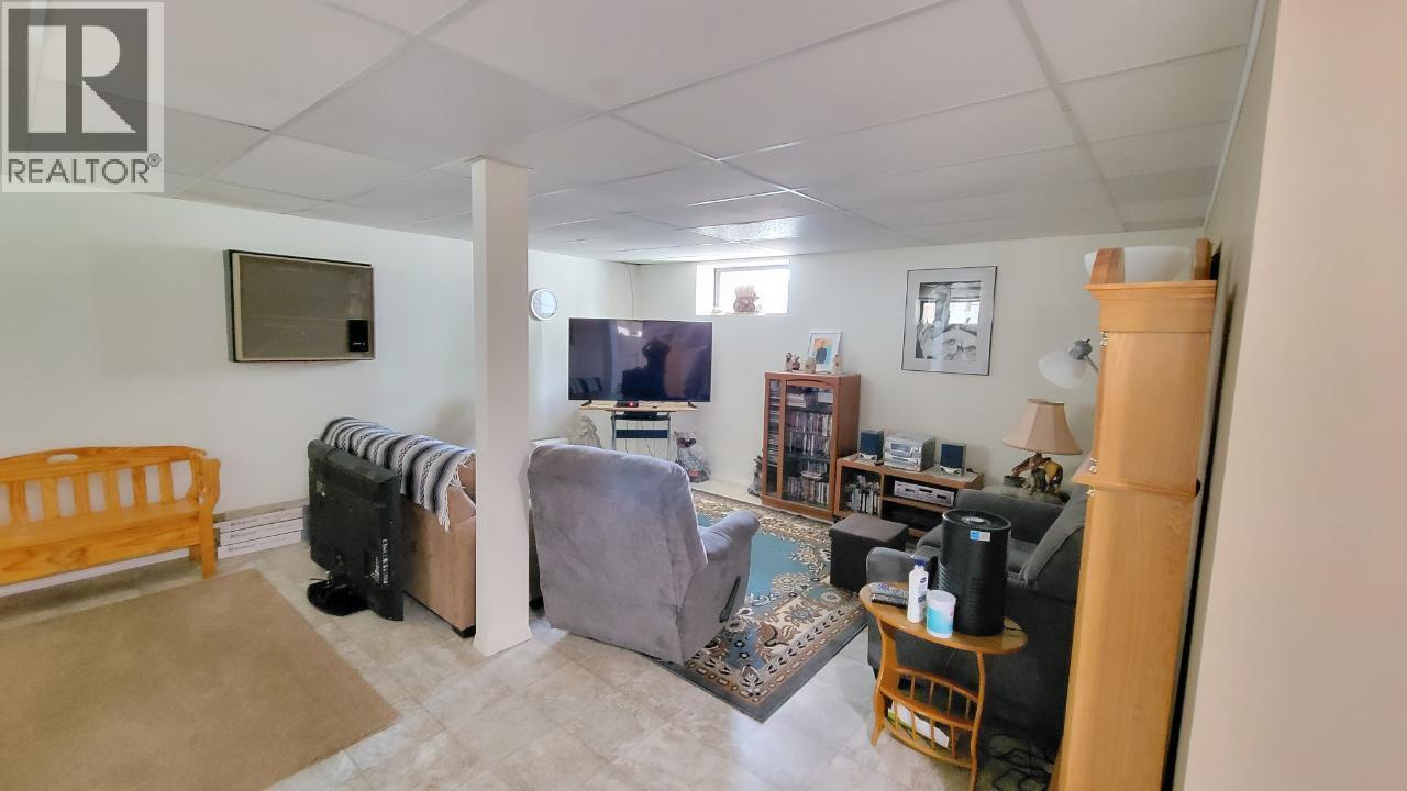 KAMLOOPS, British Columbia, V2H 1S7, CA, 4 Bedrooms Bedrooms, ,3 BathroomsBathrooms,Residential,For Sale,1949543