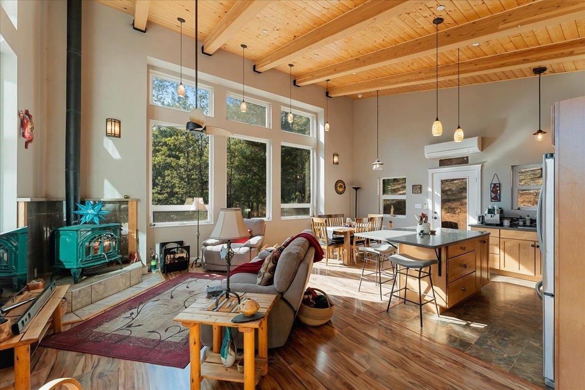 Weed, California, 96094, United States, 4 Bedrooms Bedrooms, ,3 BathroomsBathrooms,Residential,For Sale,2038321