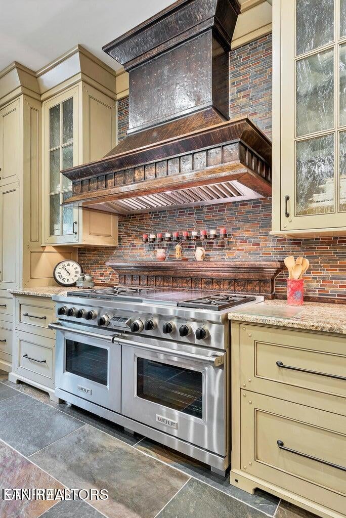 Louisville, Tennessee, 37777, United States, 3 Bedrooms Bedrooms, ,4 BathroomsBathrooms,Residential,For Sale,1821192