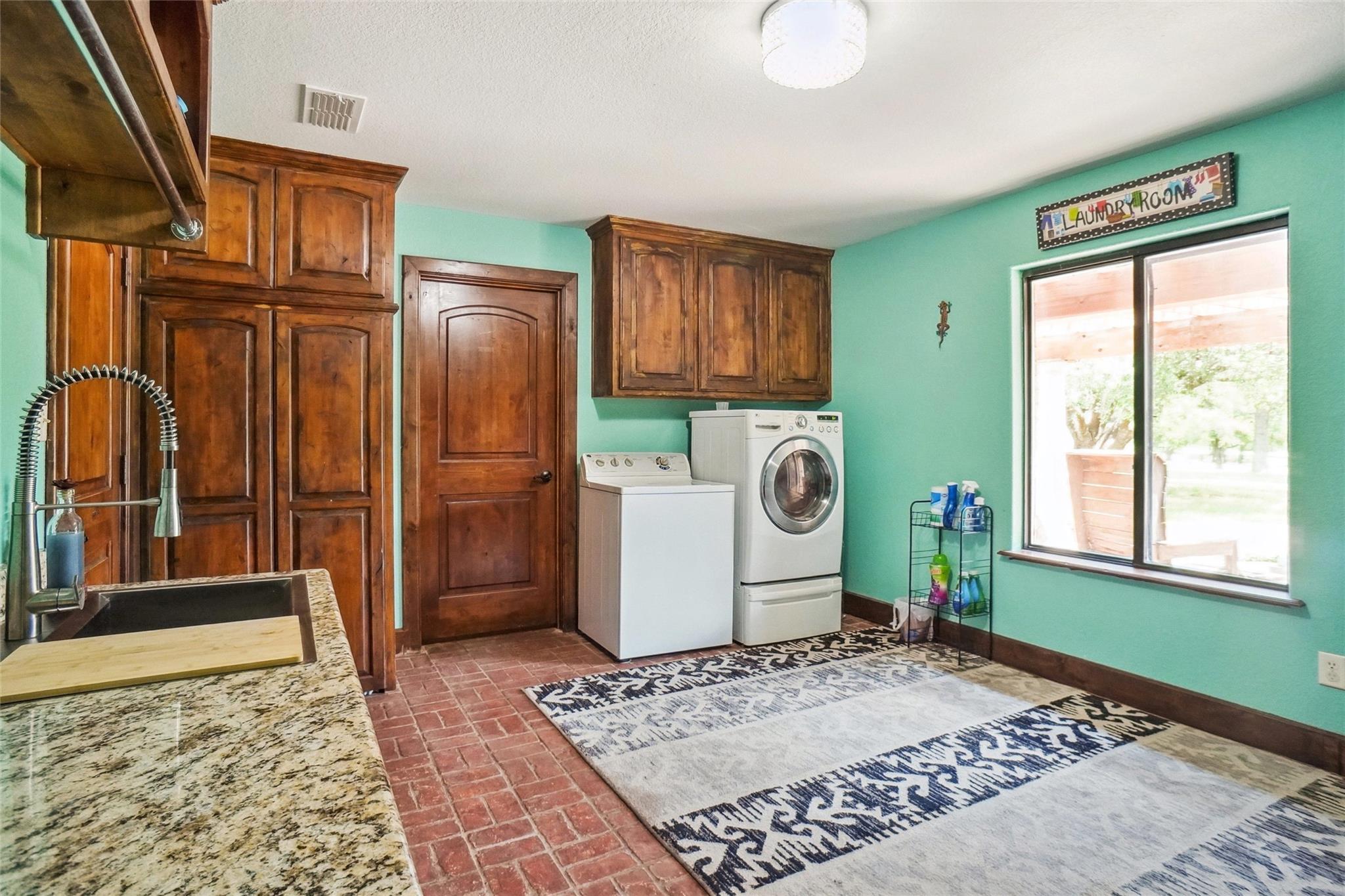 Decatur, Texas, 76234, United States, 7 Bedrooms Bedrooms, ,6 BathroomsBathrooms,Residential,For Sale,1976001