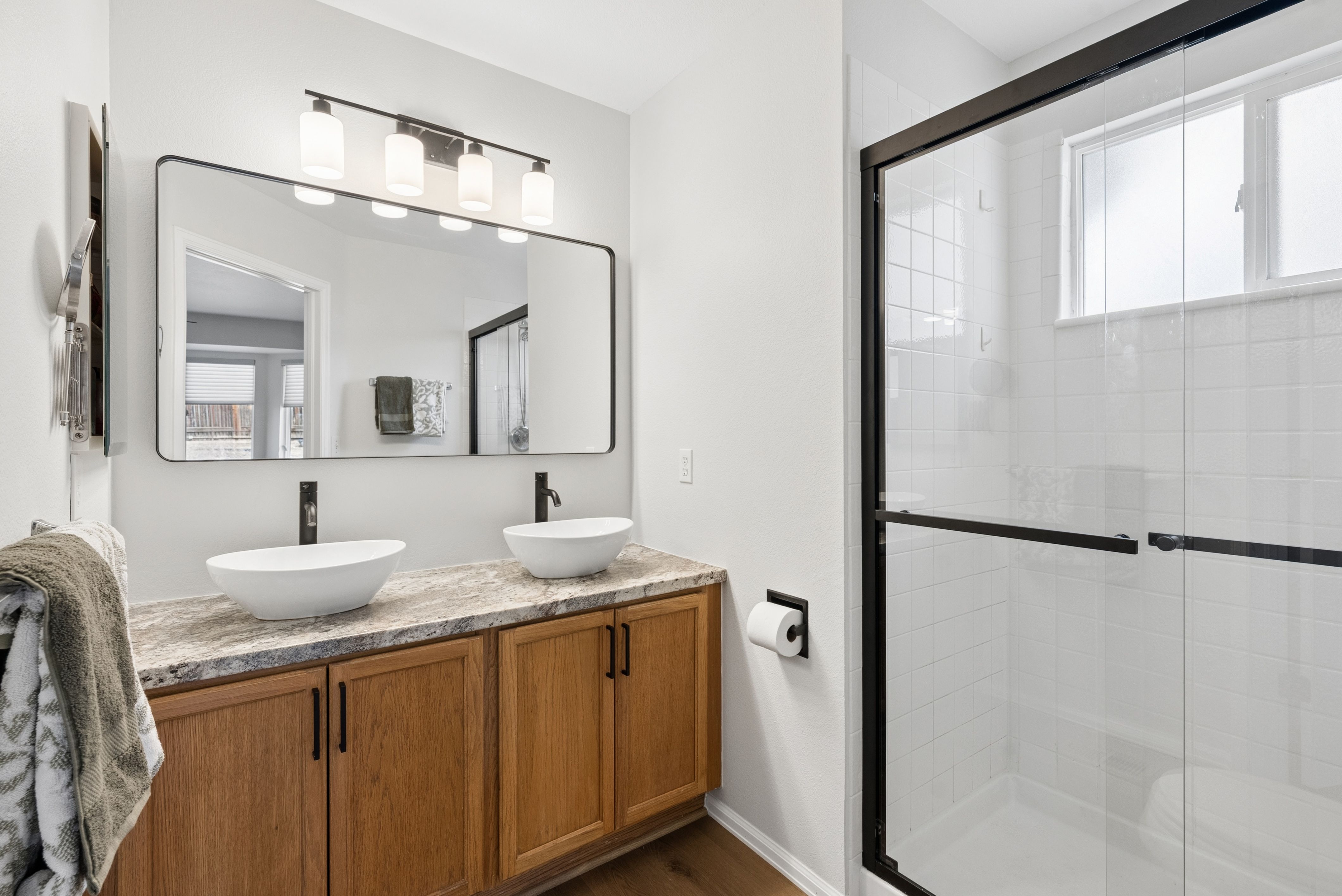  Tucked in a Quiet Cul-De-Sac in the Desirable Deza Estates - 物件實景