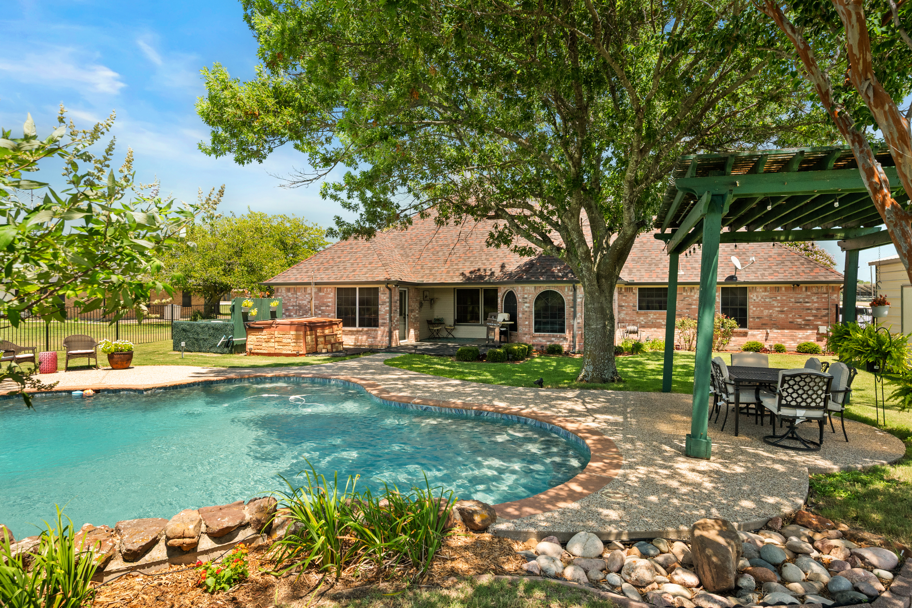 Caddo Mills, Texas, 75135, United States, 4 Bedrooms Bedrooms, ,3 BathroomsBathrooms,Residential,For Sale,2006415