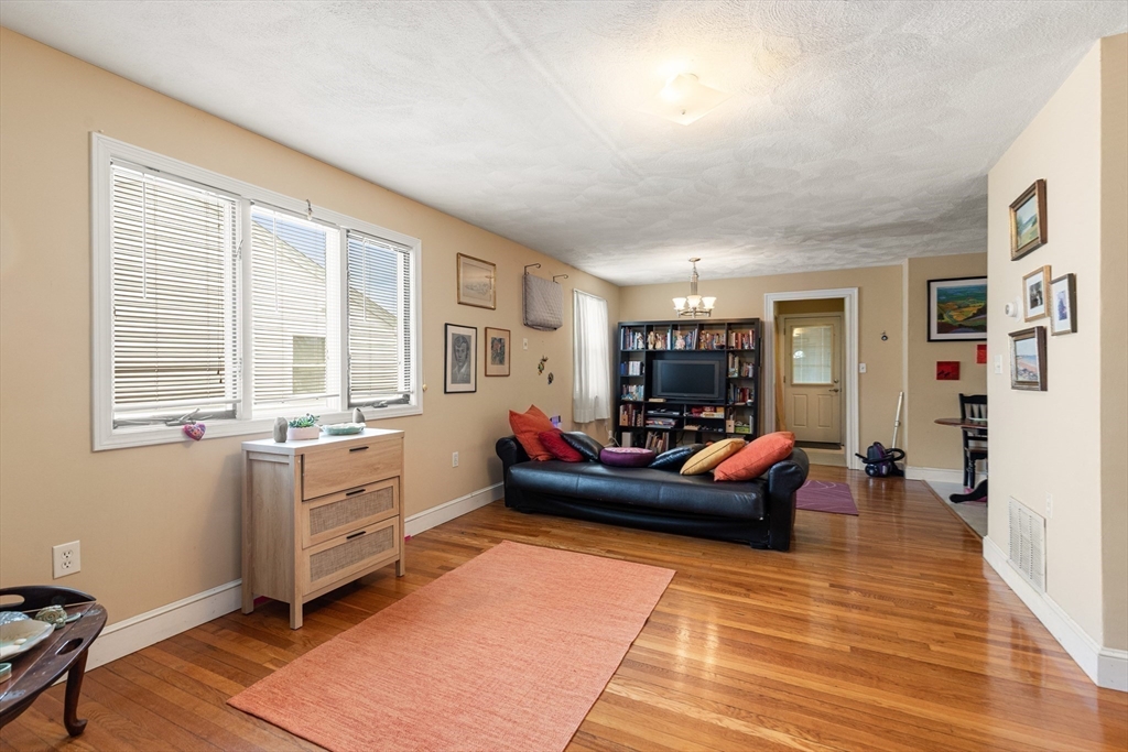 Malden, Massachusetts, 02148, United States, 8 Bedrooms Bedrooms, ,3 BathroomsBathrooms,Residential,For Sale,2049419