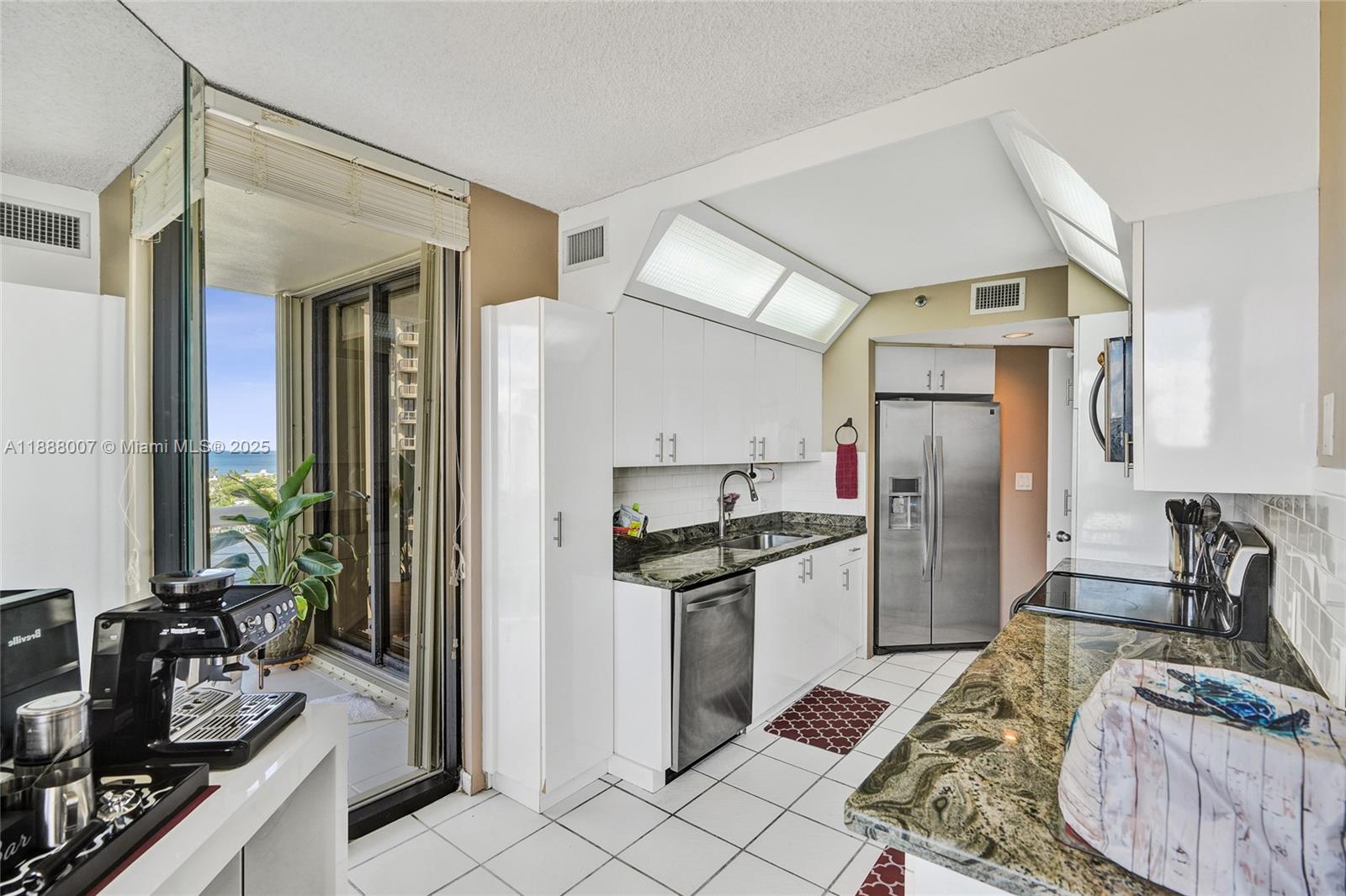 Aventura, Florida, 33180, United States, 2 Bedrooms Bedrooms, ,2 BathroomsBathrooms,Residential,For Sale,1954501