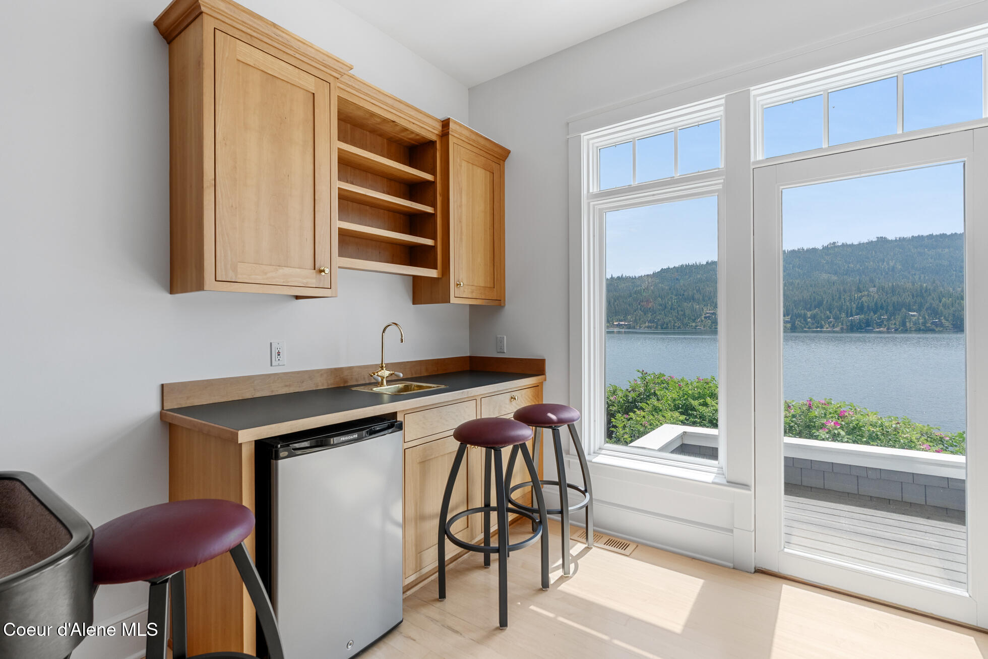 Coeur d'Alene, Idaho, 83814, United States, 4 Bedrooms Bedrooms, ,5 BathroomsBathrooms,Residential,For Sale,1864122