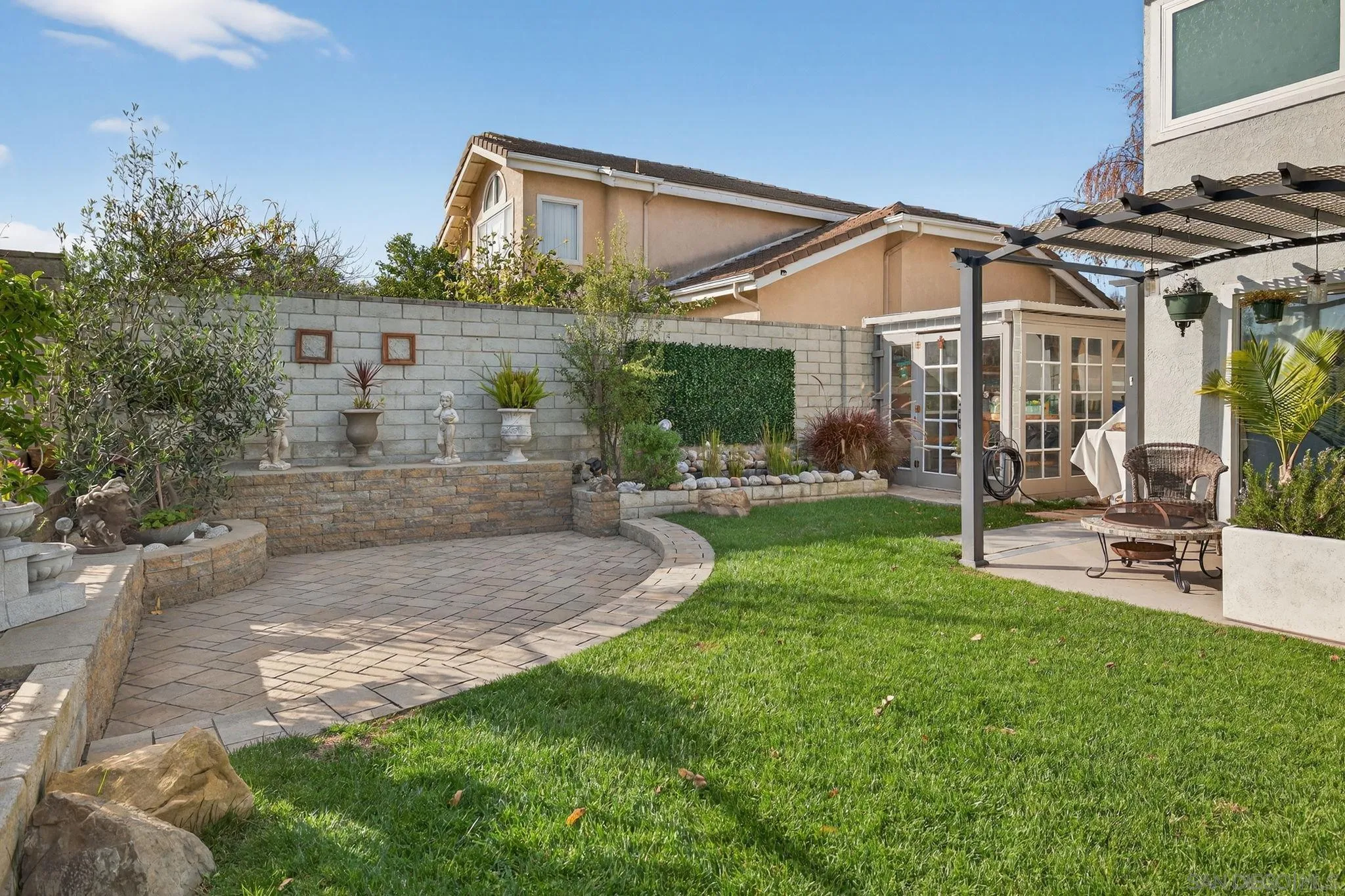 Camarillo, California, 93010, United States, 5 Bedrooms Bedrooms, ,4 BathroomsBathrooms,Residential,For Sale,2001849