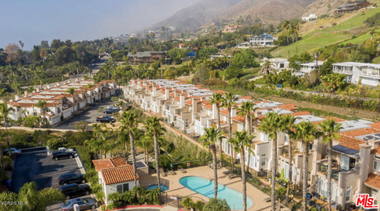 Malibu, California, 90265, United States, 2 Bedrooms Bedrooms, ,3 BathroomsBathrooms,Residential,For Sale,1902662