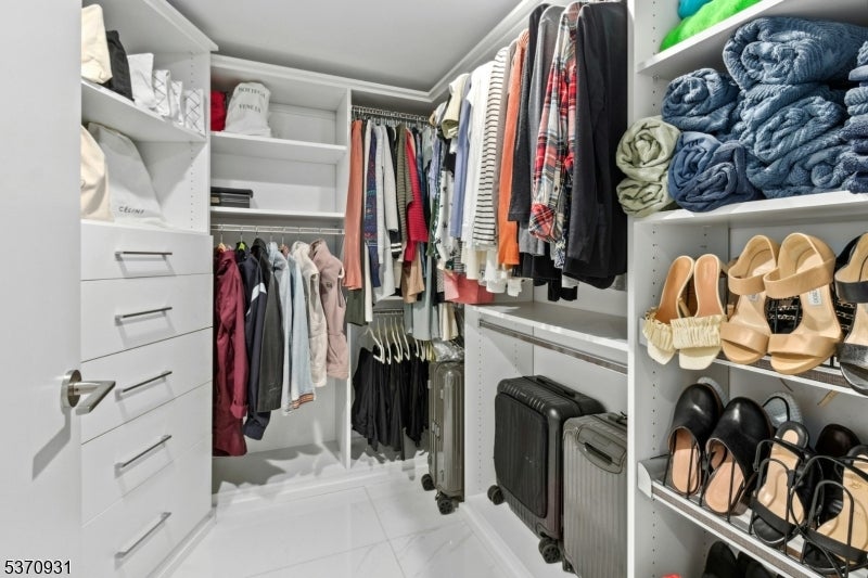 Jersey City, New Jersey, 07302, United States, 1 Bedroom Bedrooms, ,2 BathroomsBathrooms,Residential,For Sale,1942665